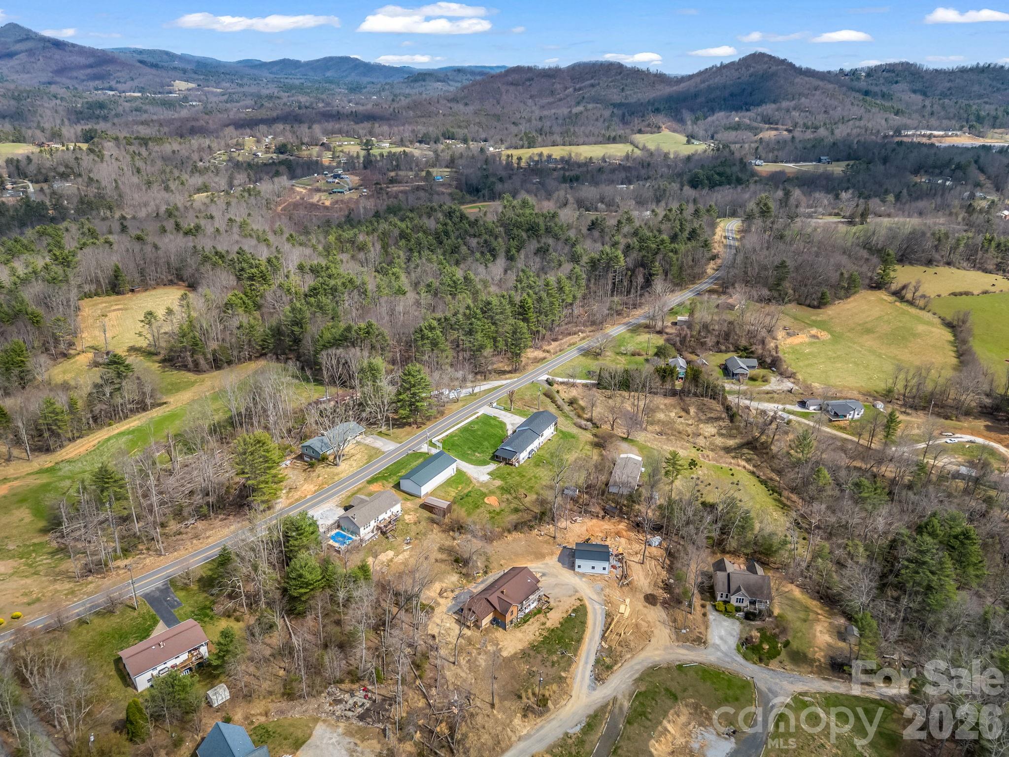 1086 Carters Ridge Road — Spruce Pine