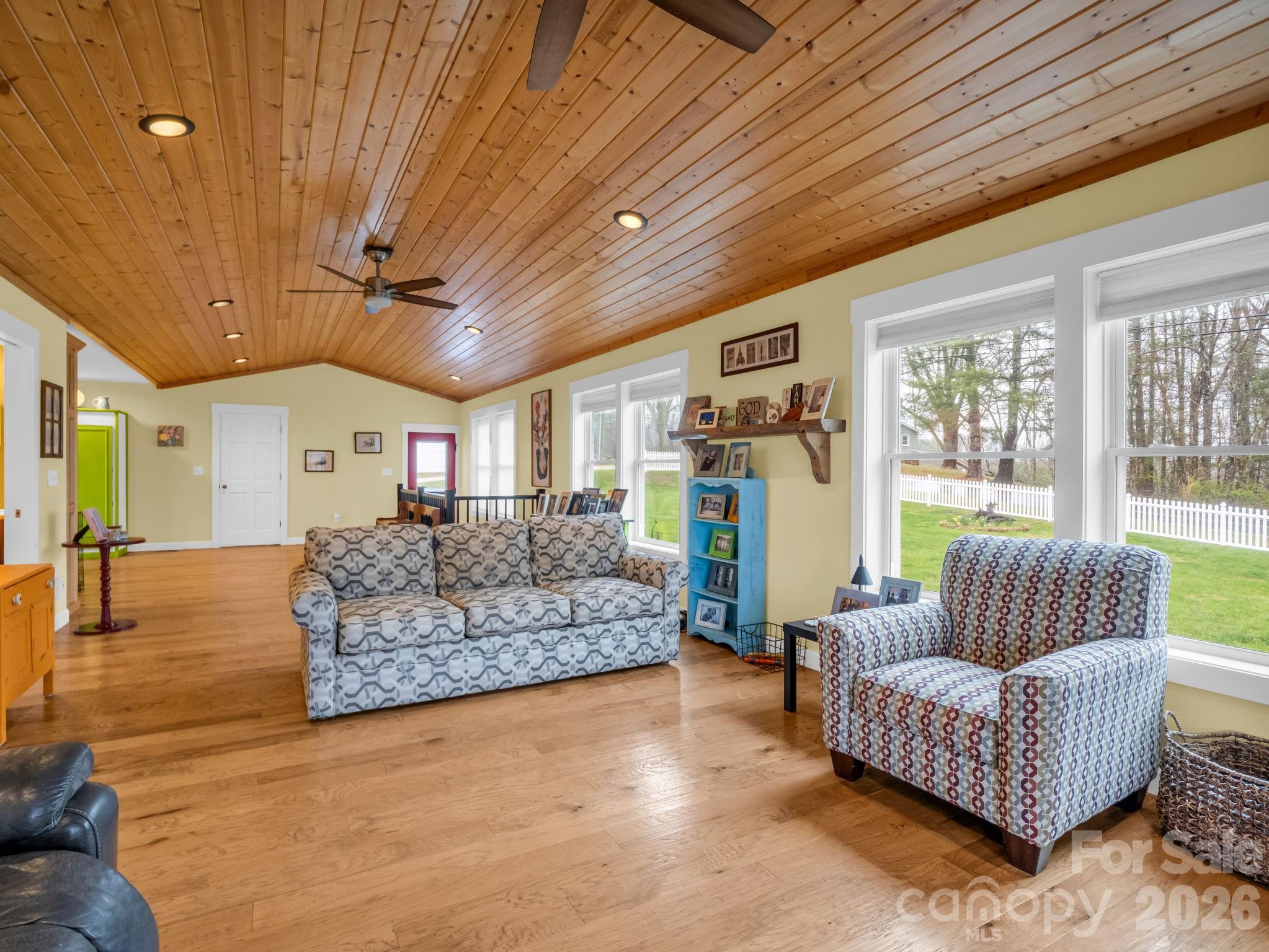 1086 Carters Ridge Road — Spruce Pine