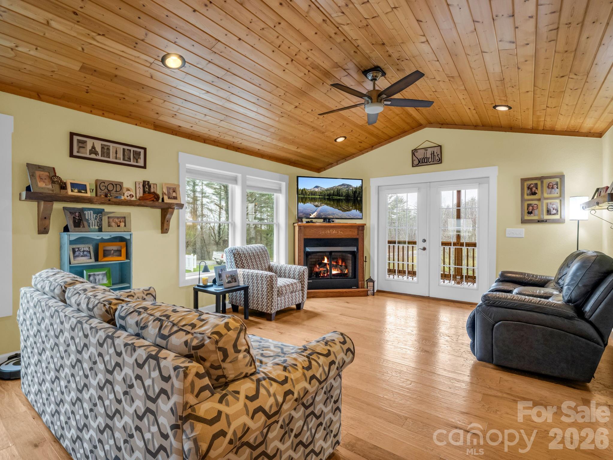 1086 Carters Ridge Road — Spruce Pine