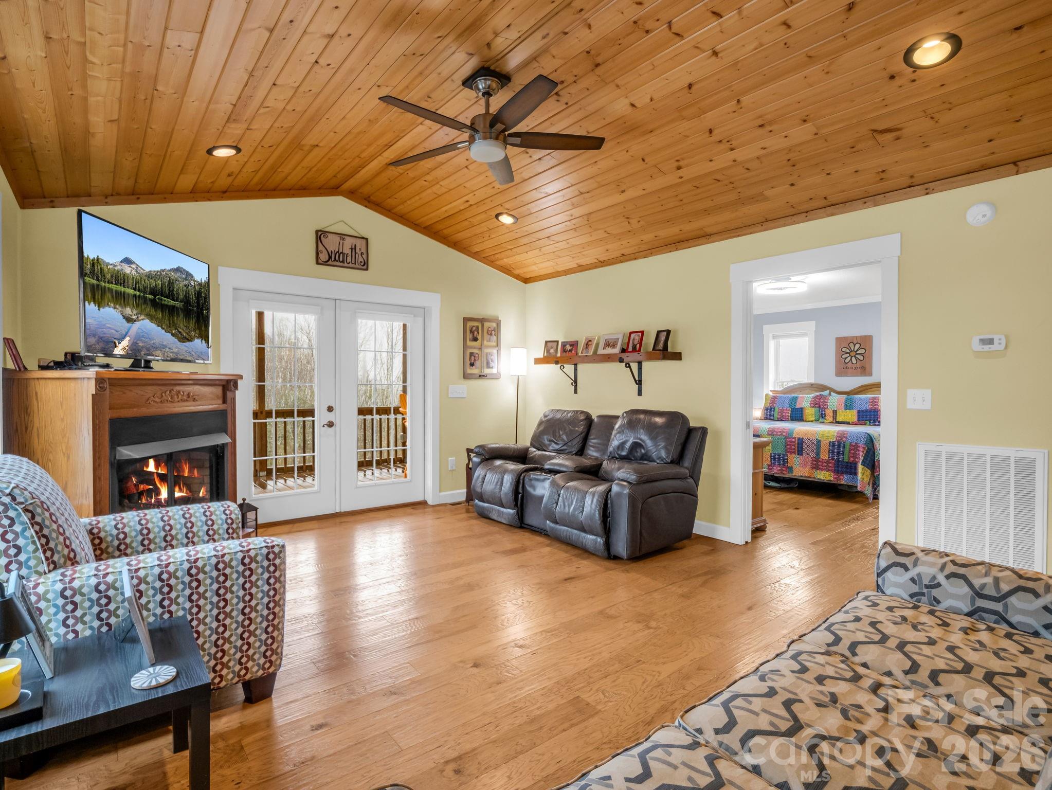 1086 Carters Ridge Road — Spruce Pine