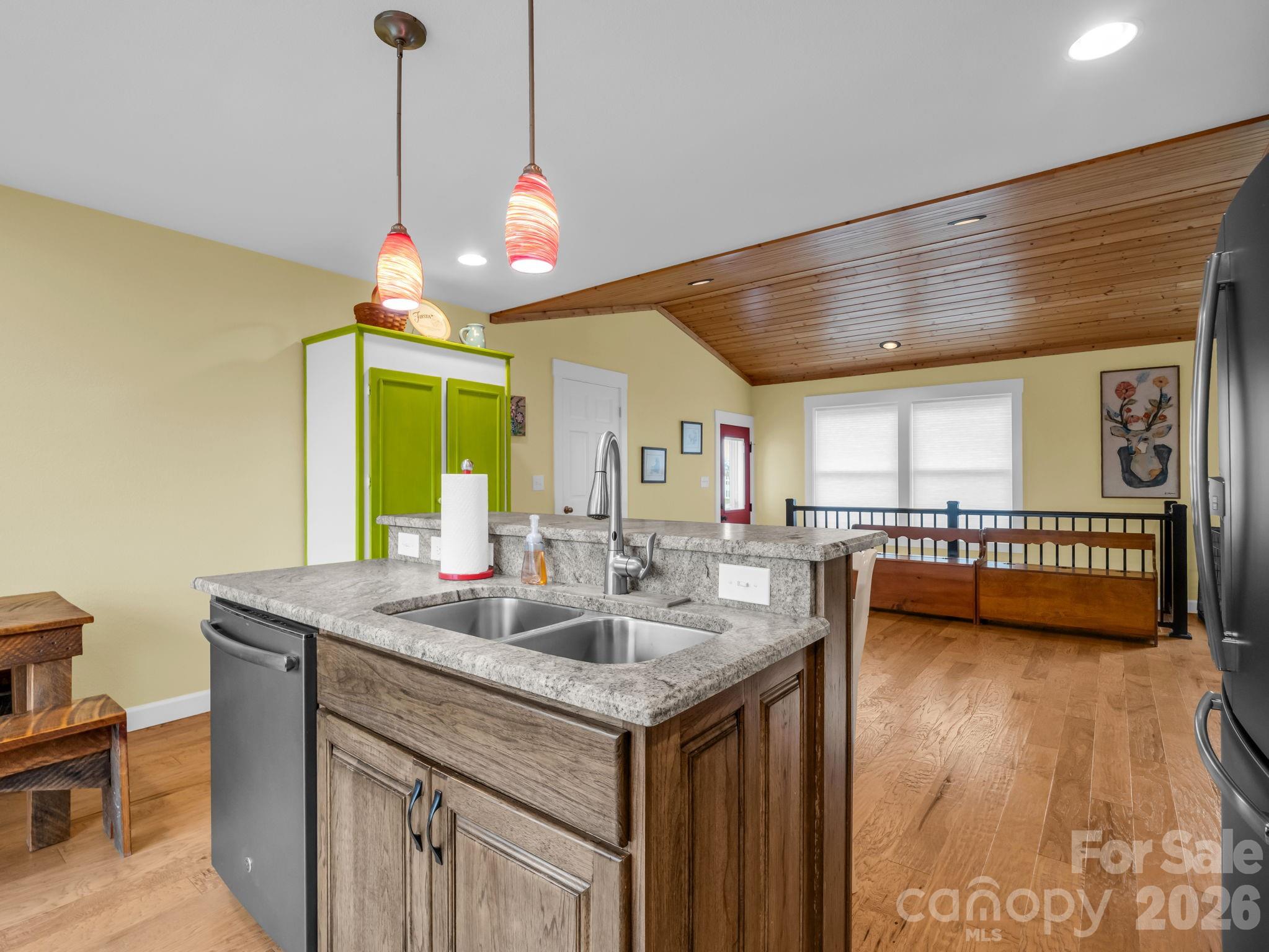 1086 Carters Ridge Road — Spruce Pine