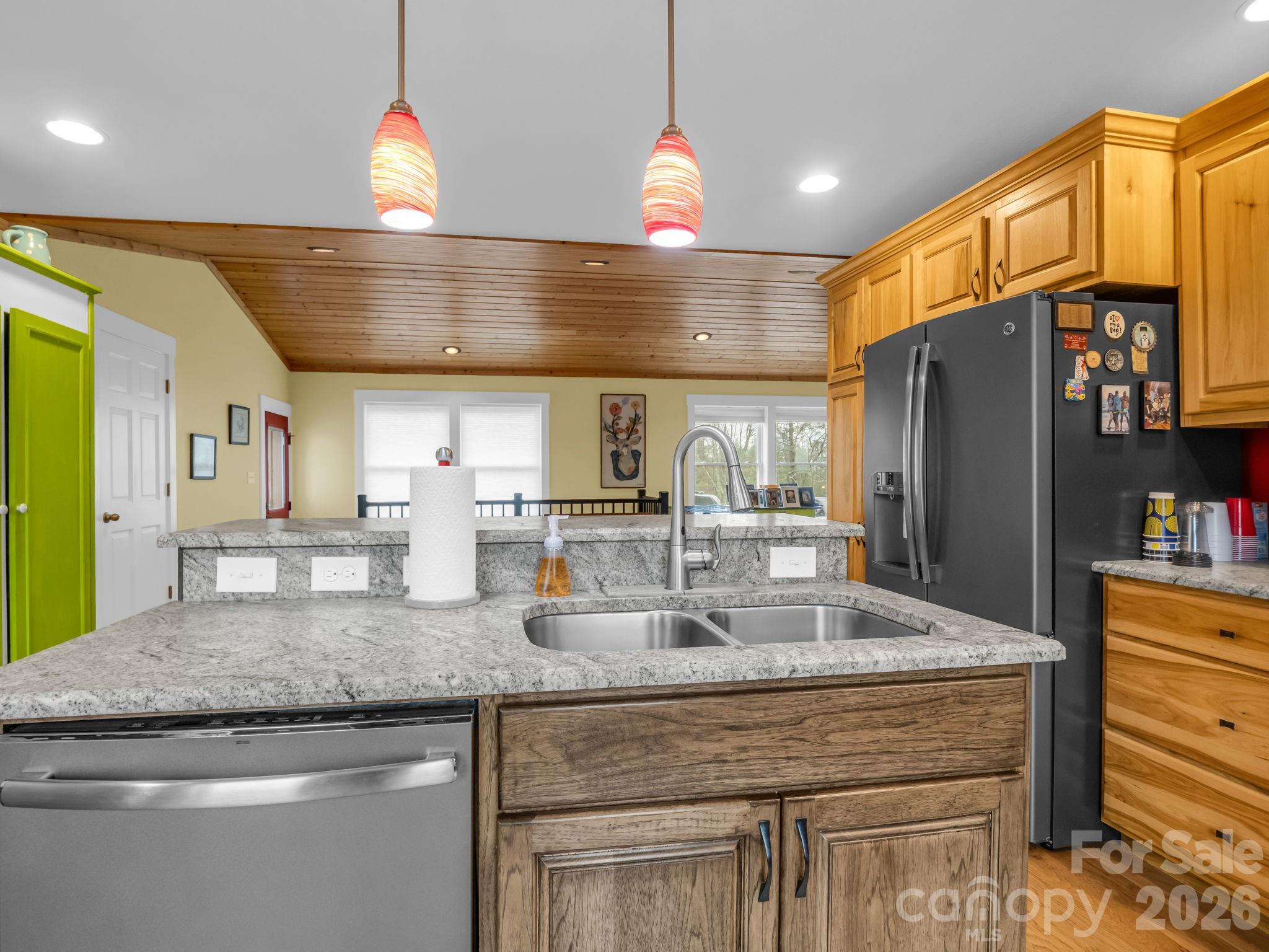 1086 Carters Ridge Road — Spruce Pine
