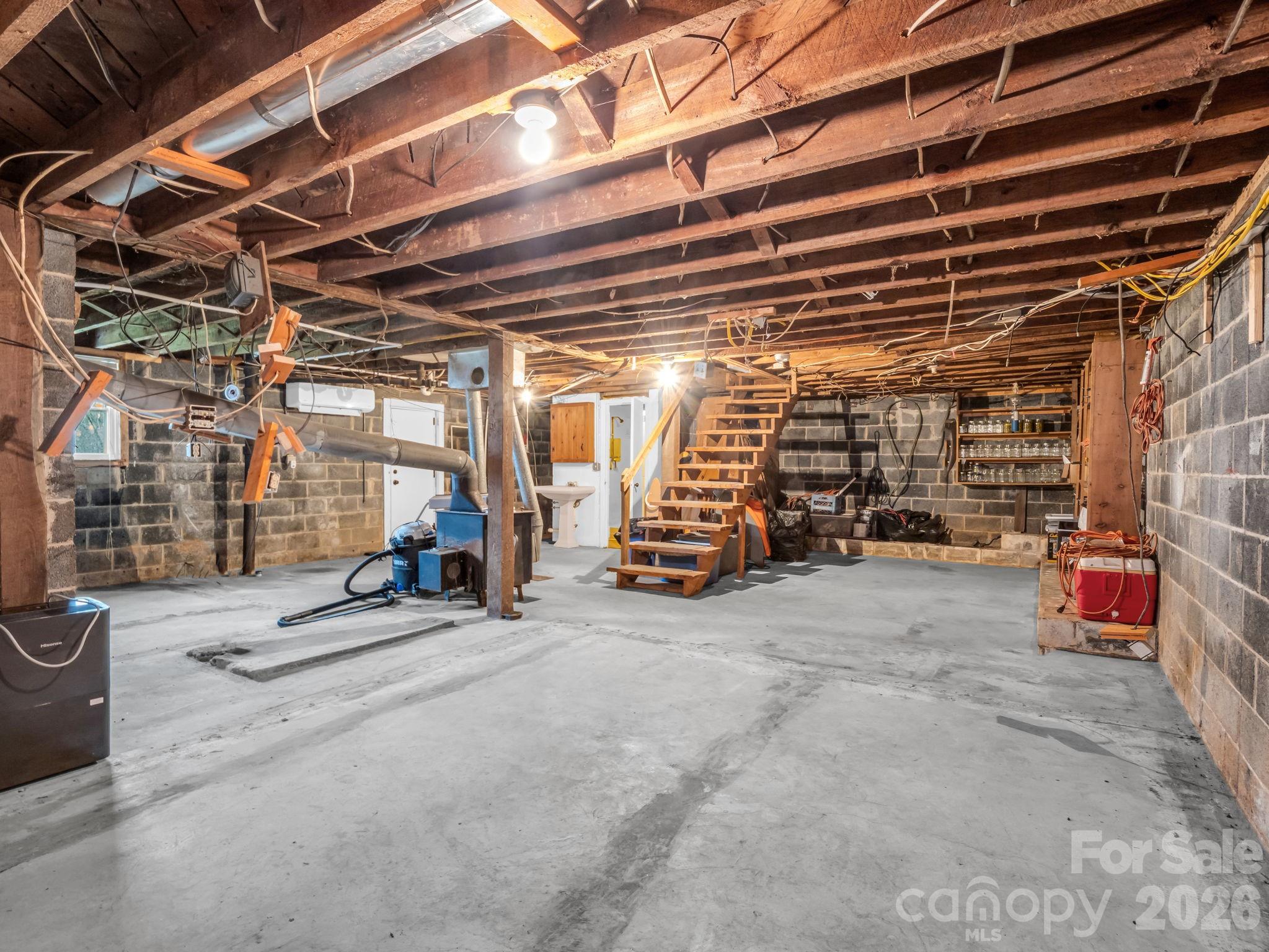 1086 Carters Ridge Road — Spruce Pine