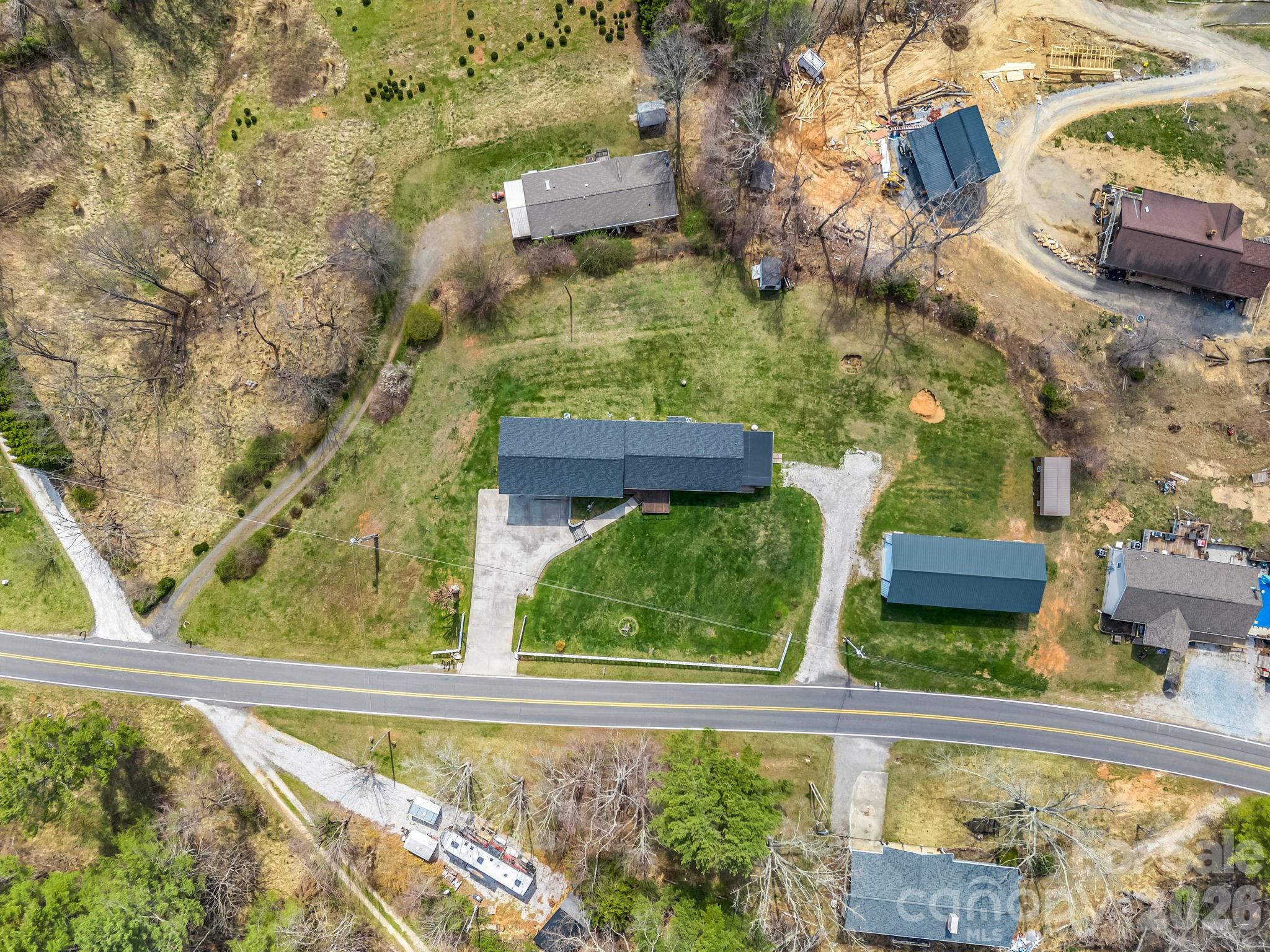1086 Carters Ridge Road — Spruce Pine