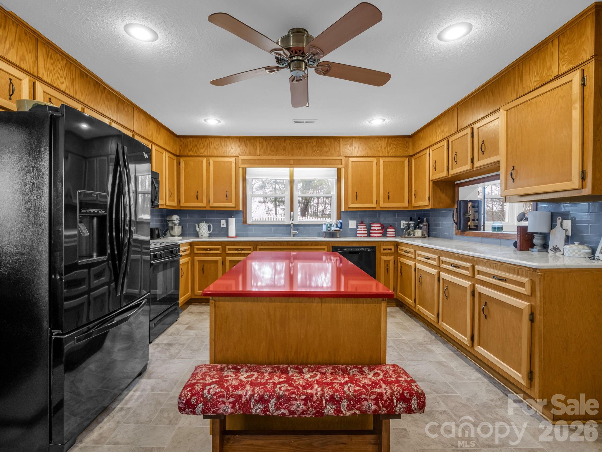 1086 Carters Ridge Road — Spruce Pine