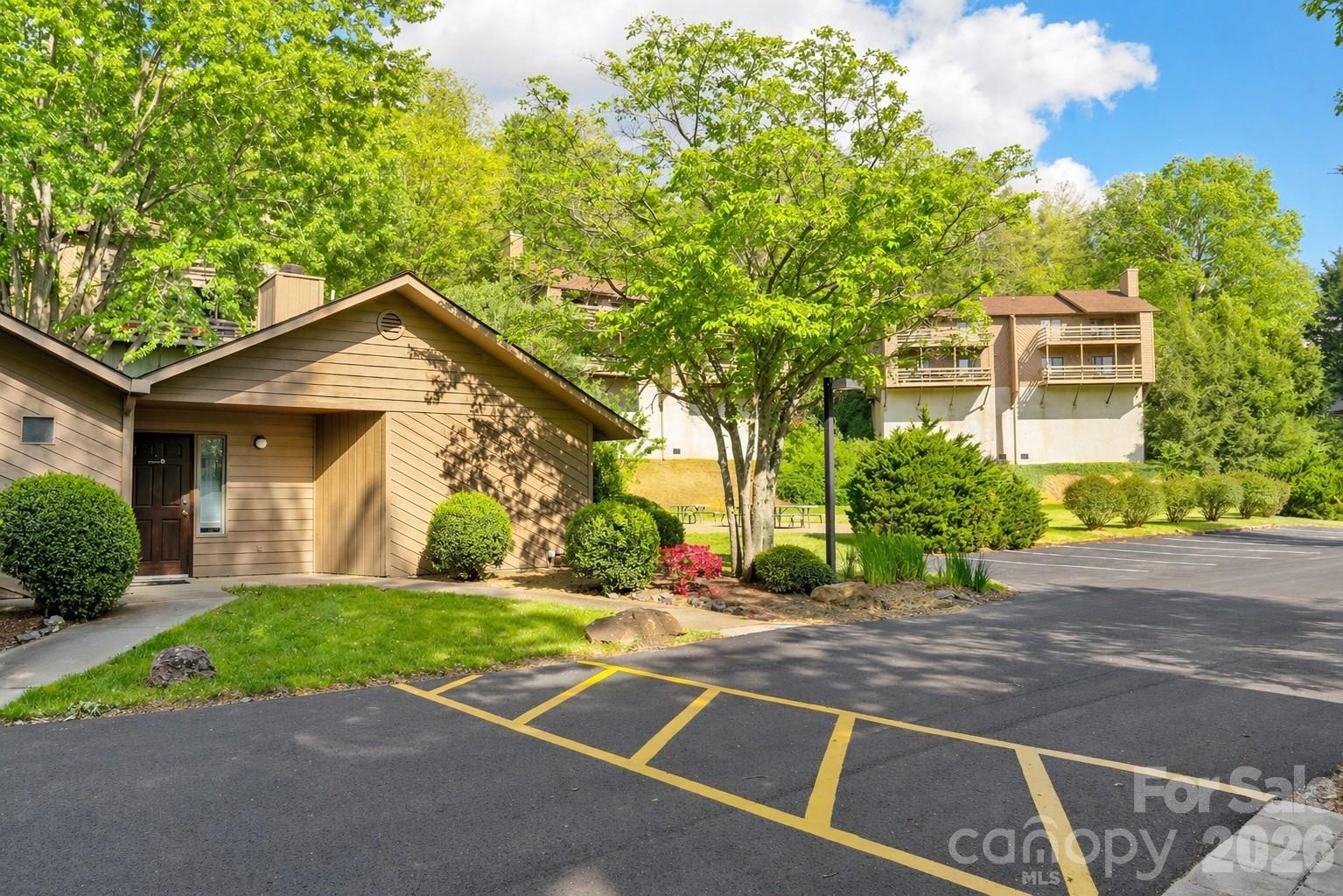 305 Piney Mountain Drive #J1 — Asheville