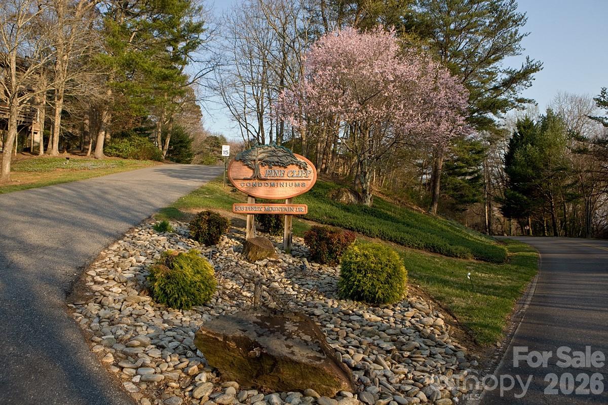 305 Piney Mountain Drive #J1 — Asheville