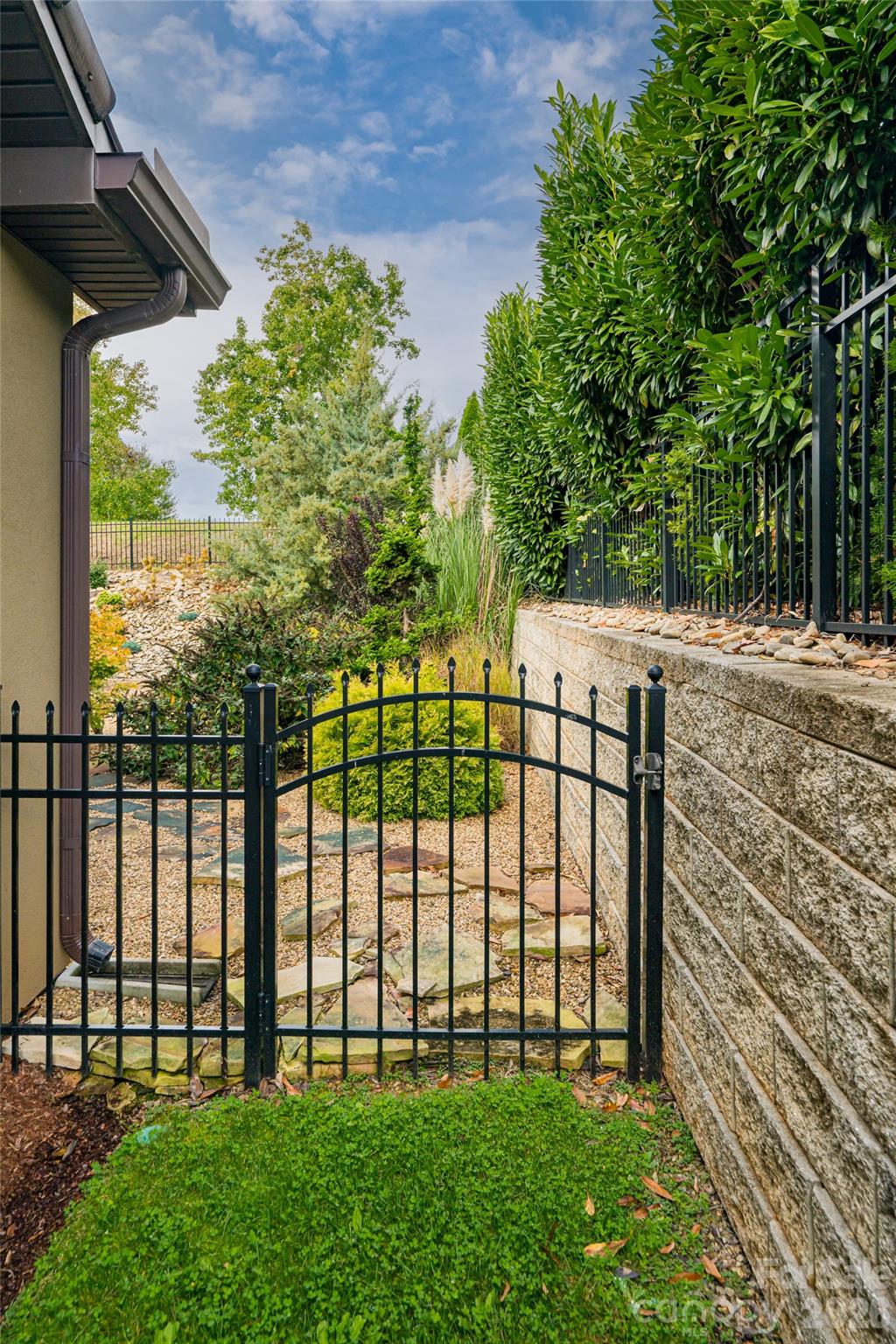 5 Pacifico Drive — Asheville