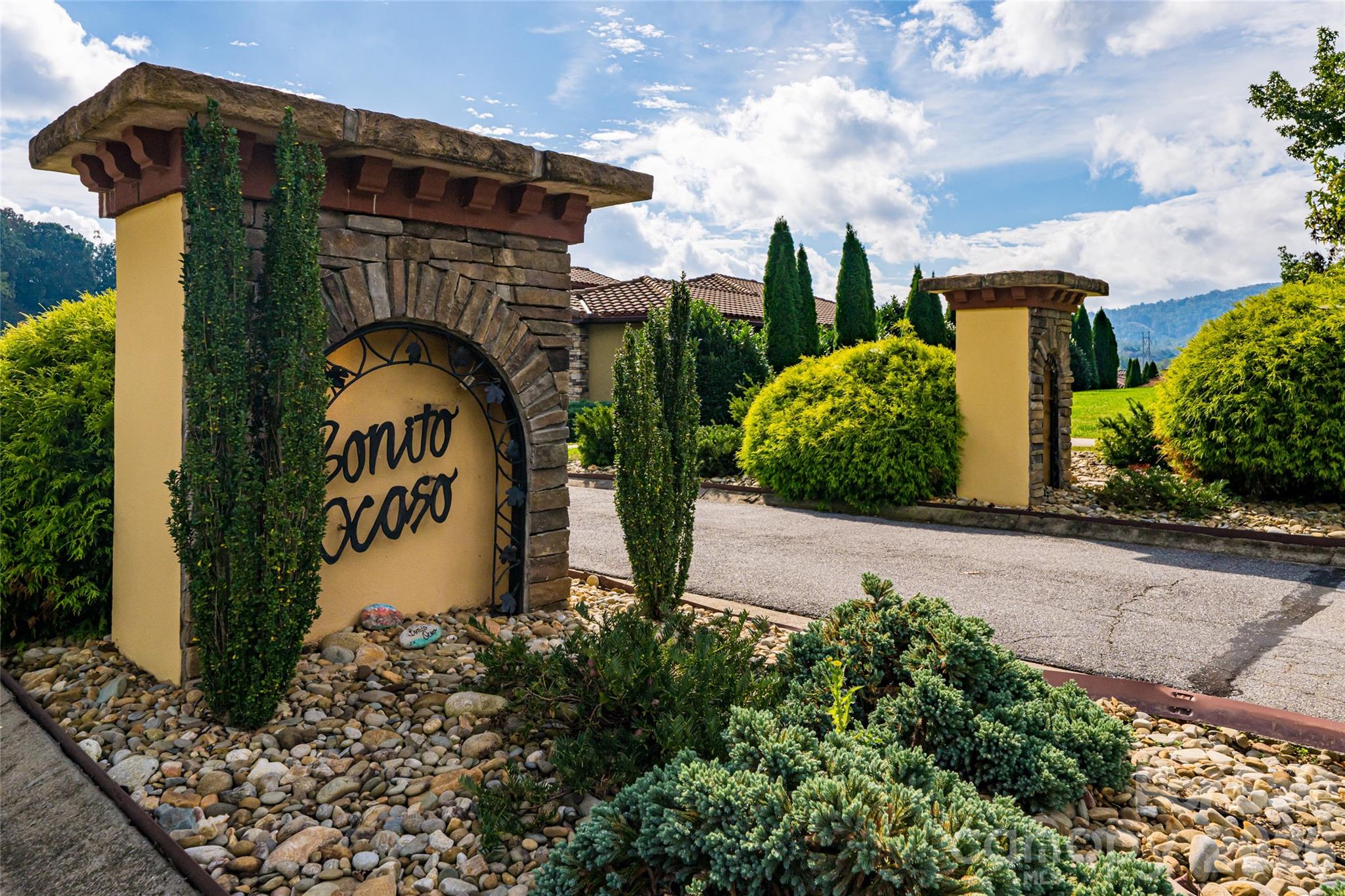 5 Pacifico Drive — Asheville