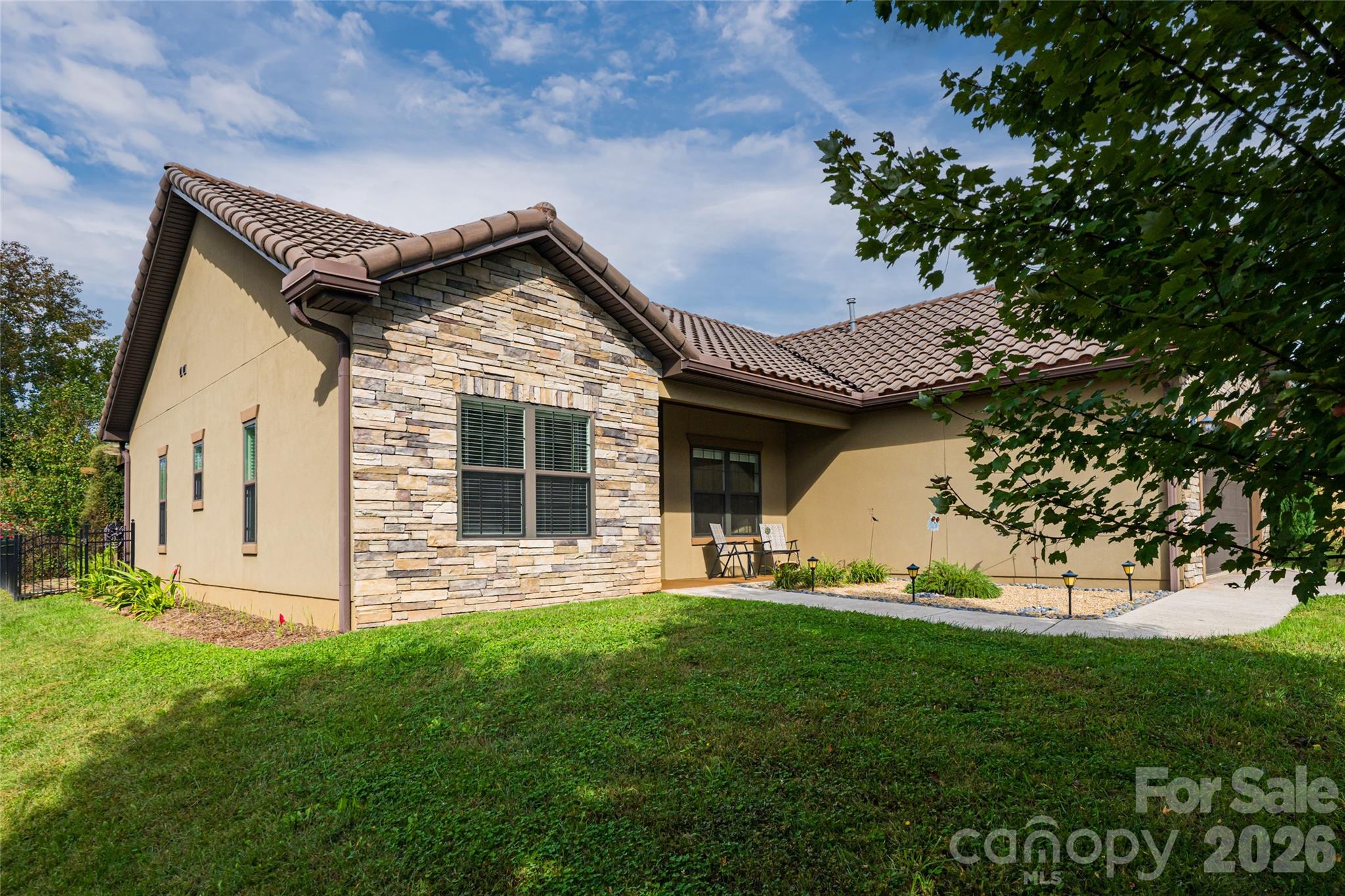 5 Pacifico Drive — Asheville