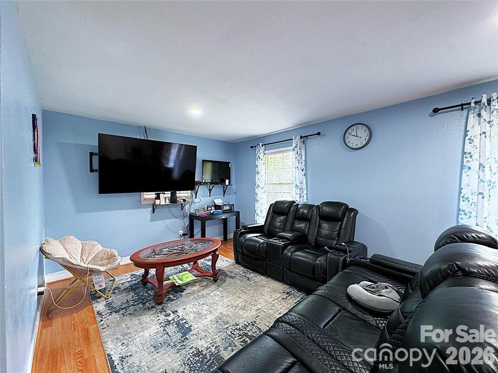 2209 Laura Drive — Charlotte