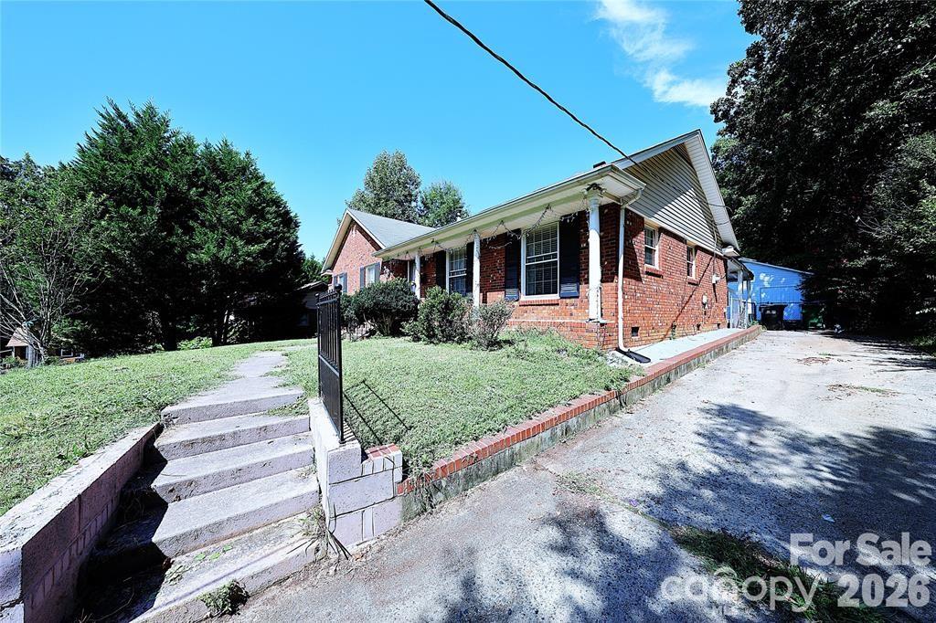 2209 Laura Drive — Charlotte