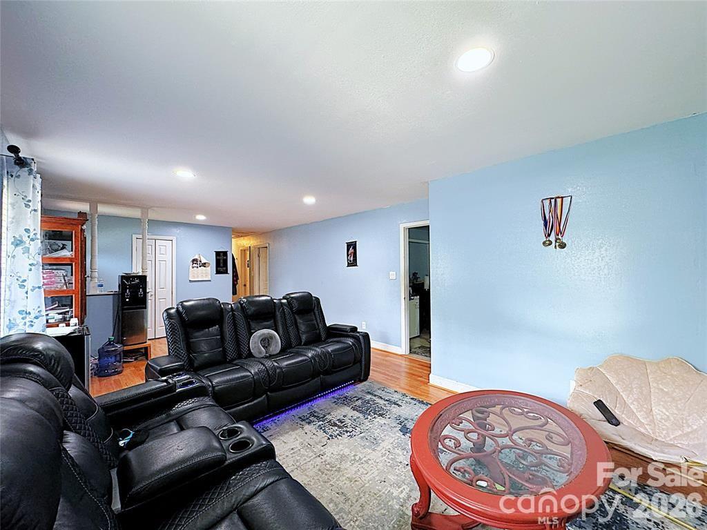 2209 Laura Drive — Charlotte