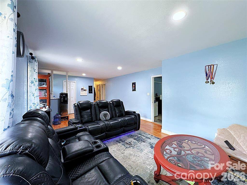 2209 Laura Drive — Charlotte