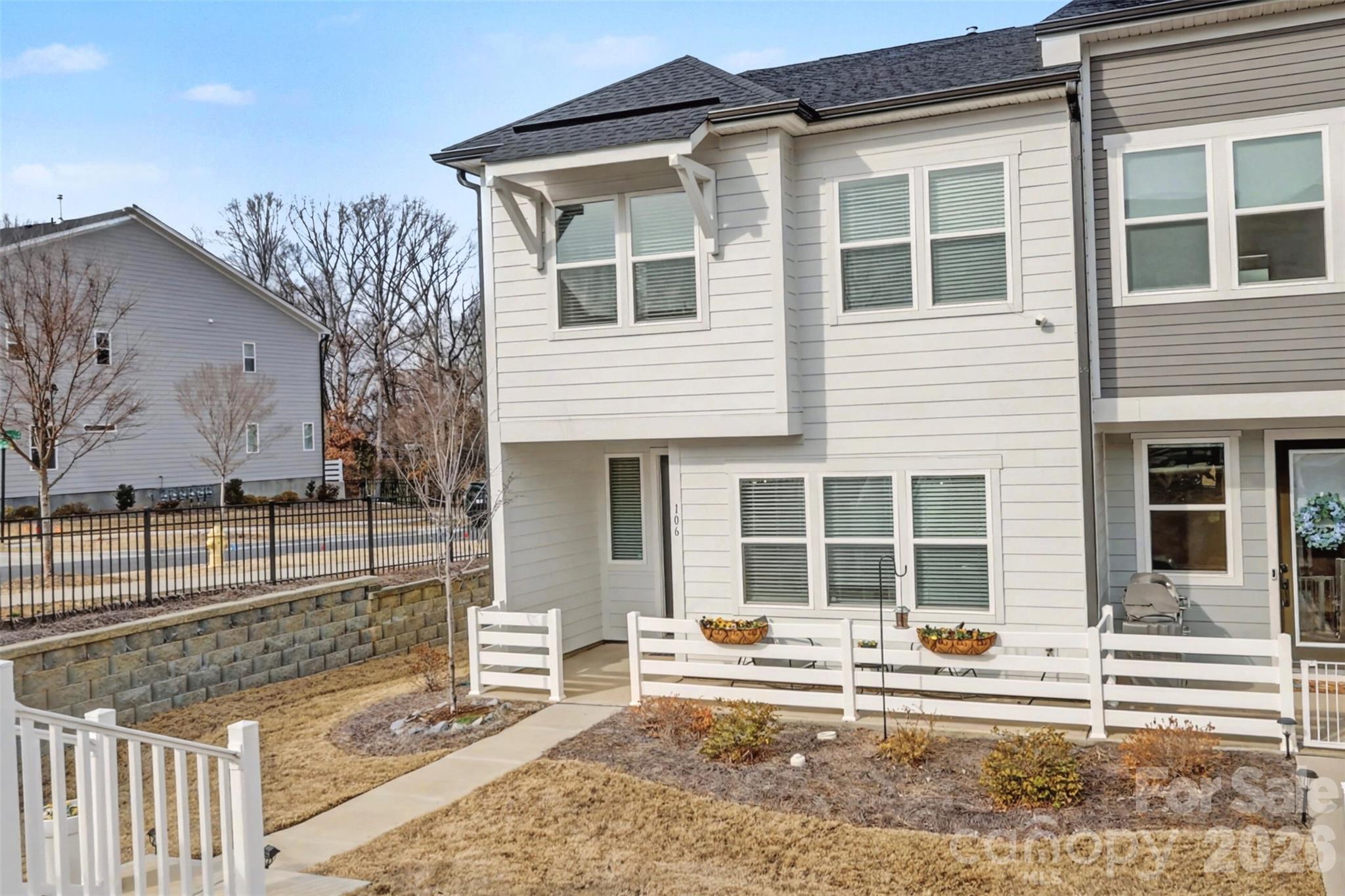 106 Renny Alley — Charlotte