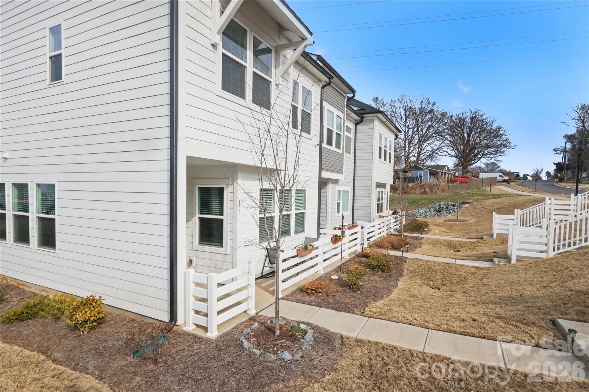 106 Renny Alley — Charlotte