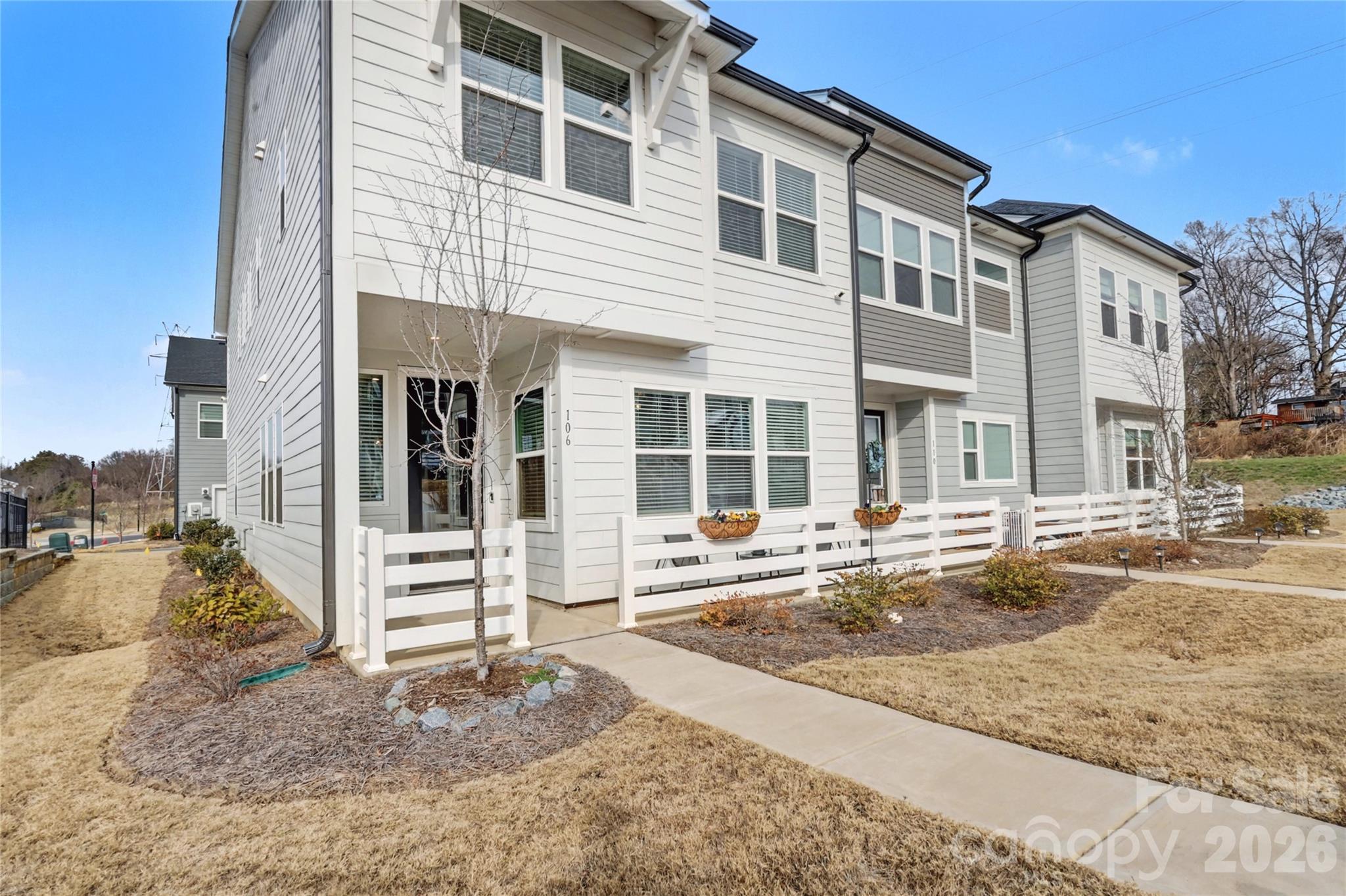 106 Renny Alley — Charlotte