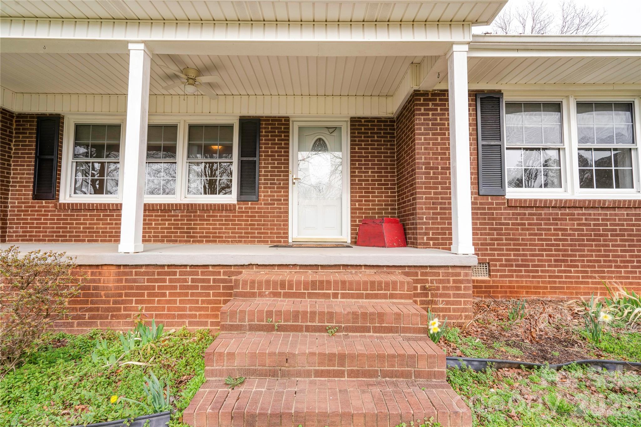 2926 Lake Drive — Shelby