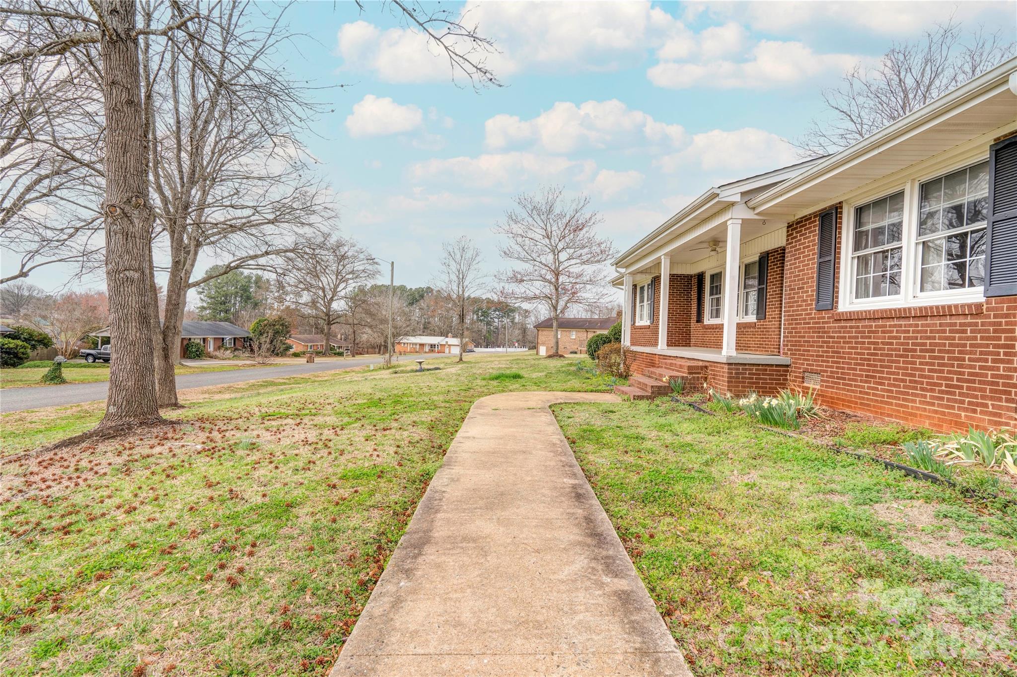 2926 Lake Drive — Shelby