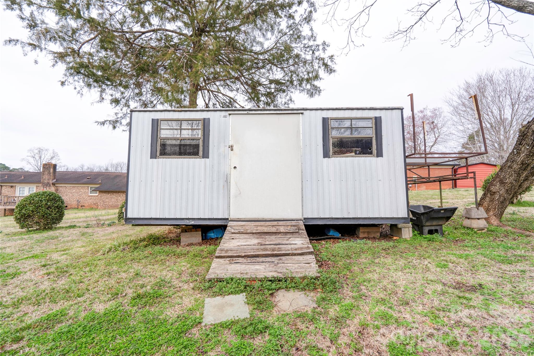2926 Lake Drive — Shelby