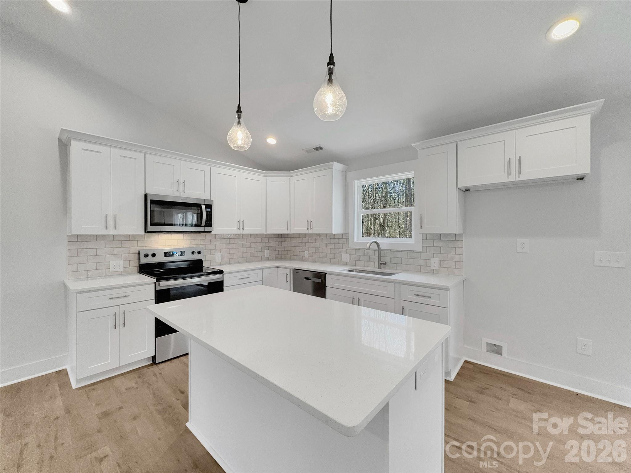2338 Neill Road — Lancaster