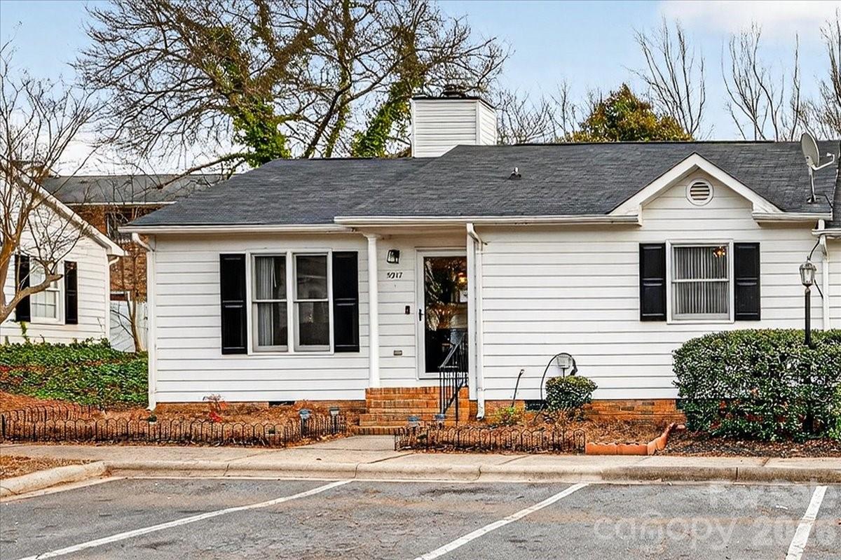 5917 Crape Myrtle Lane — Charlotte