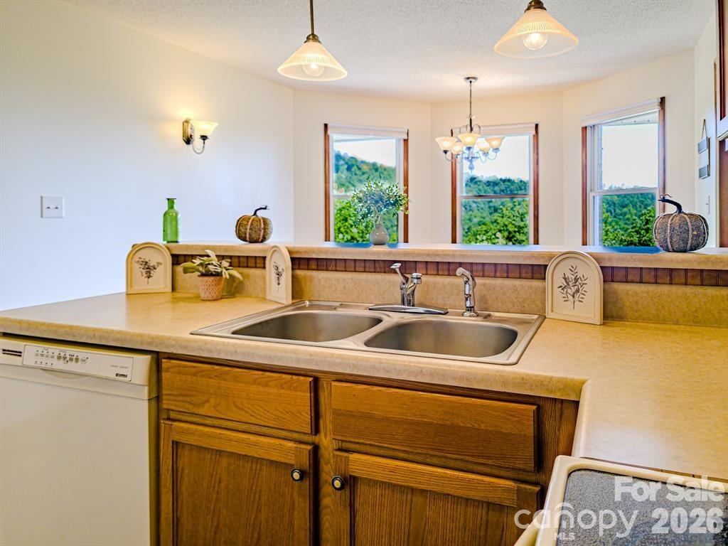 485 Mountain Lookout Drive — Bostic