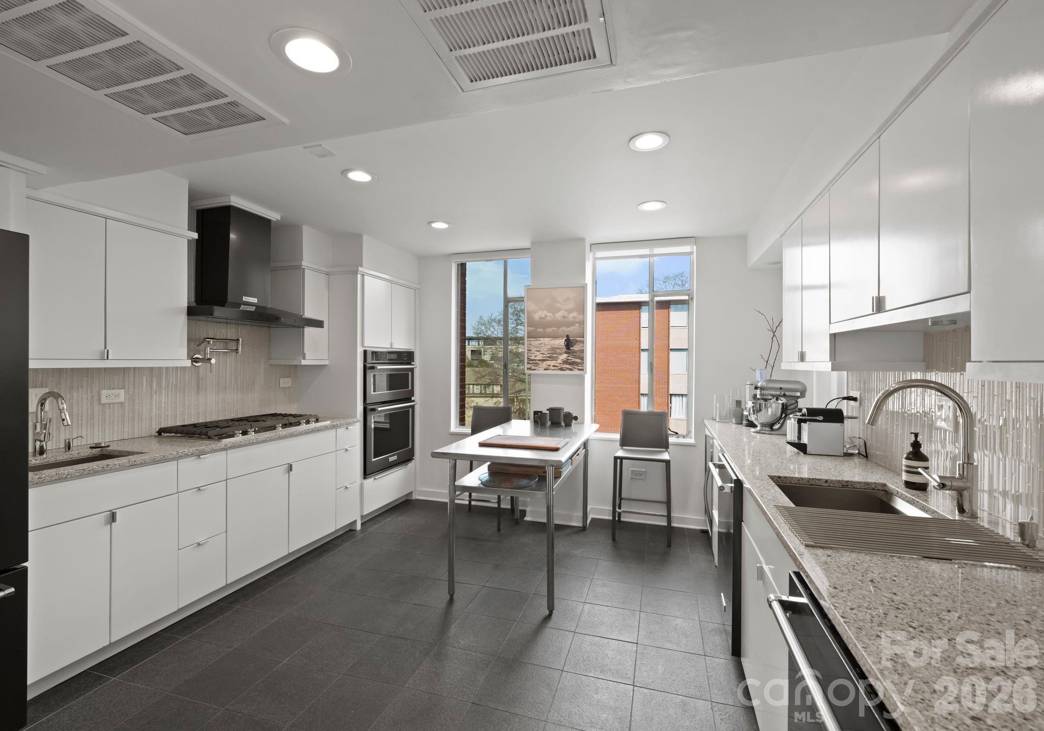 1300 Queens Road — Charlotte
