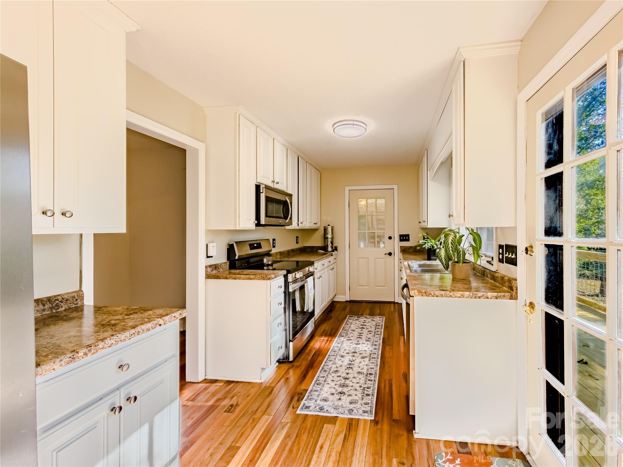 142 Padgett-Burns Road — Forest City