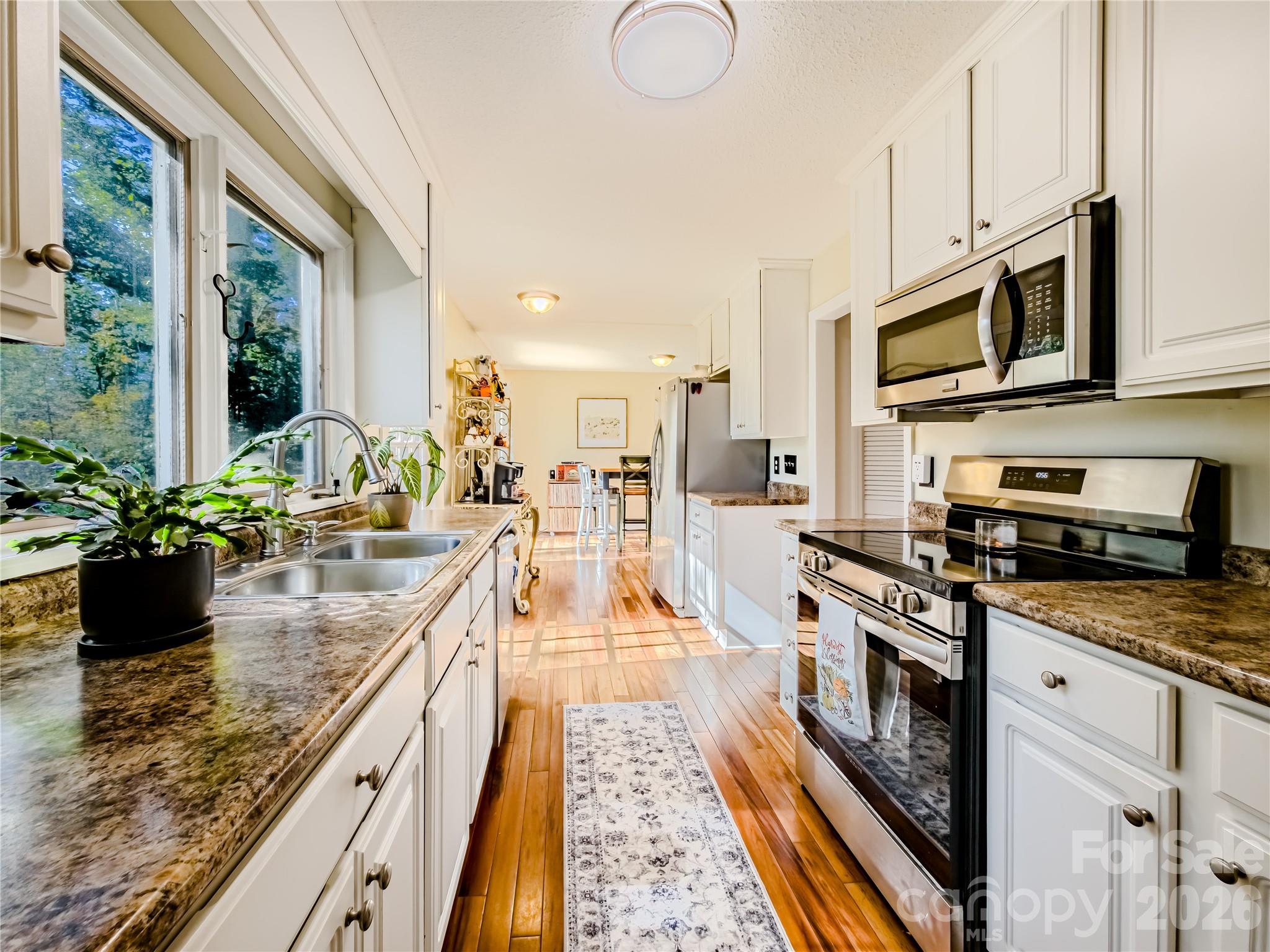 142 Padgett-Burns Road — Forest City