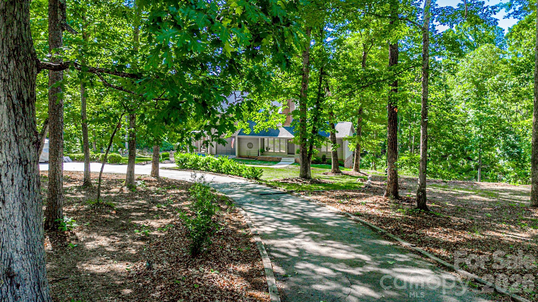 142 Padgett-Burns Road — Forest City