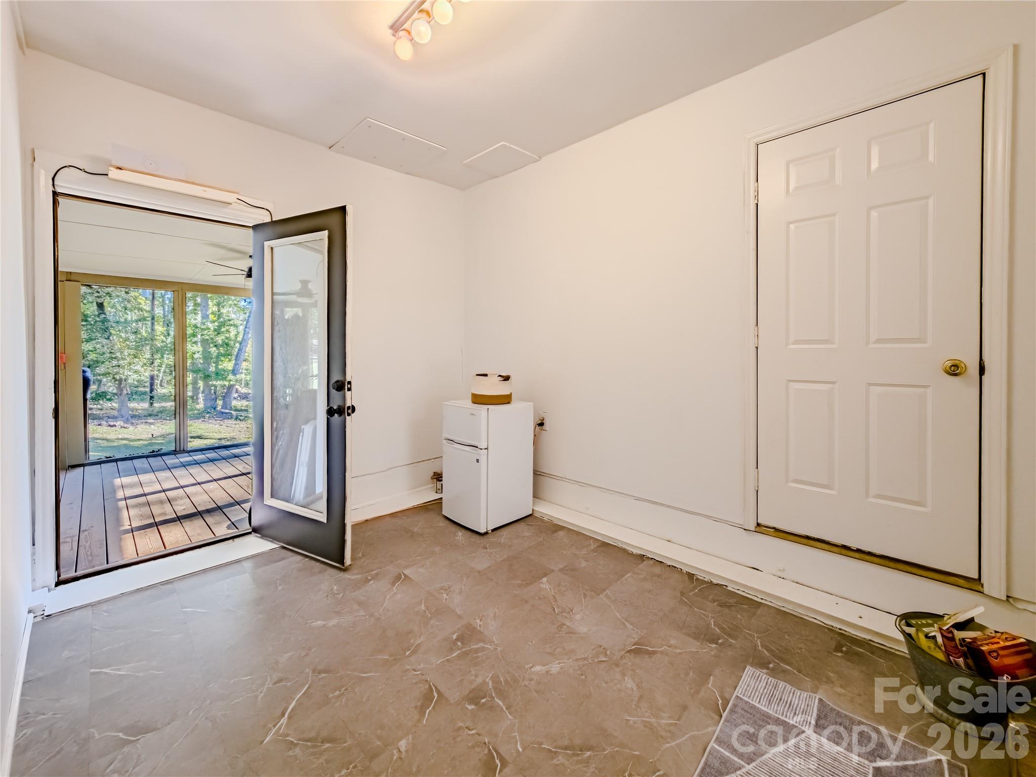 142 Padgett-Burns Road — Forest City