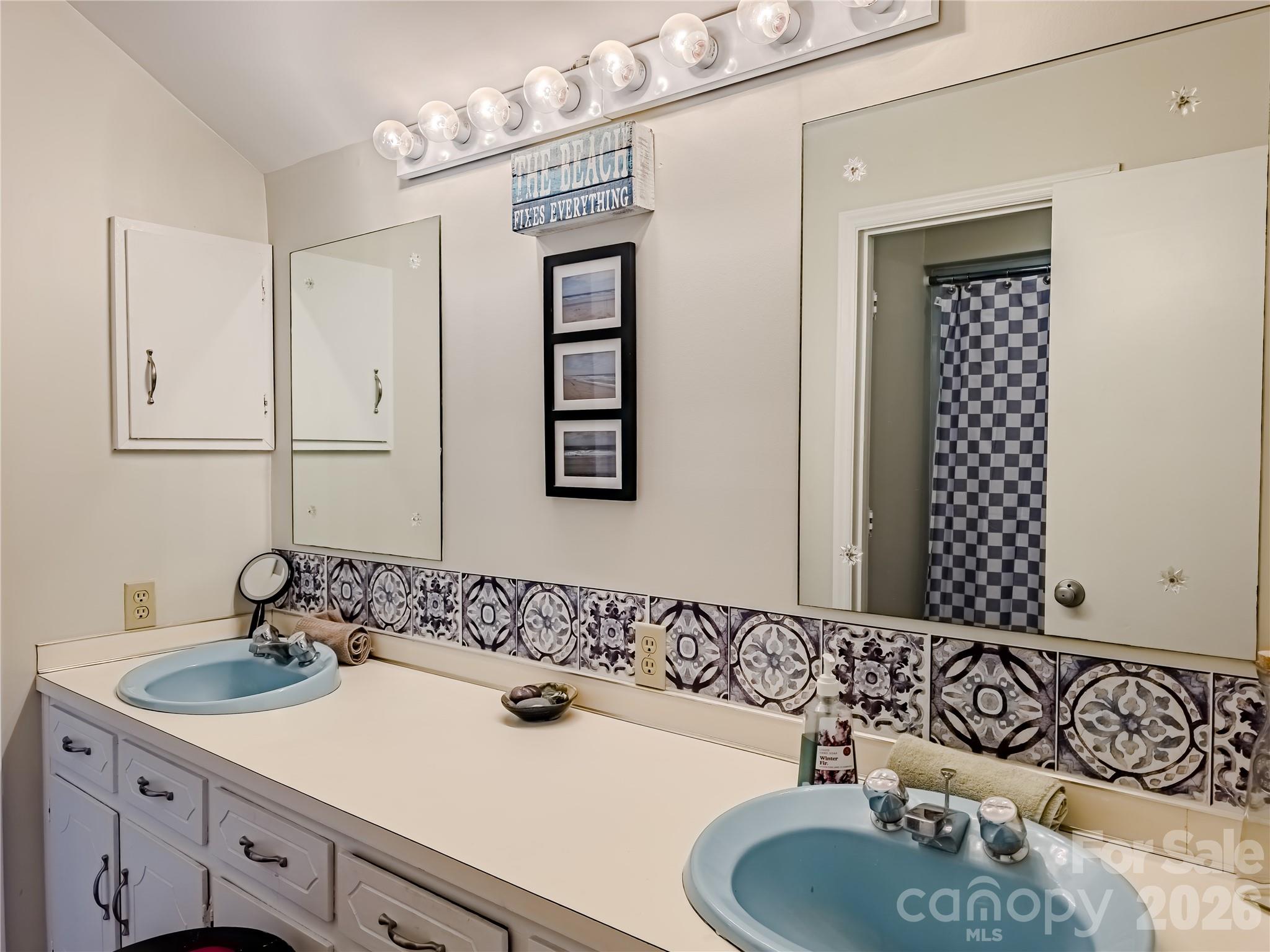142 Padgett-Burns Road — Forest City