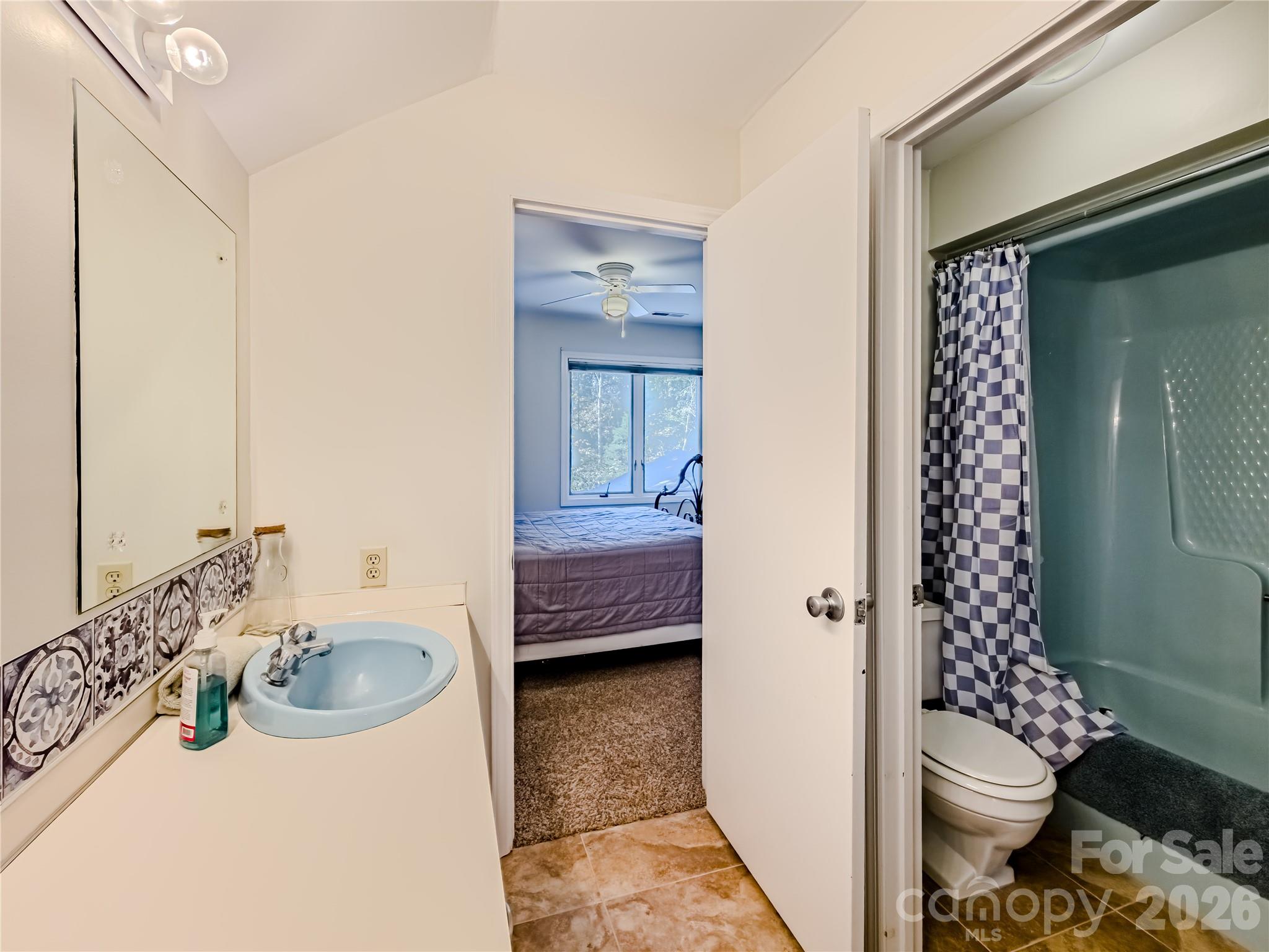 142 Padgett-Burns Road — Forest City