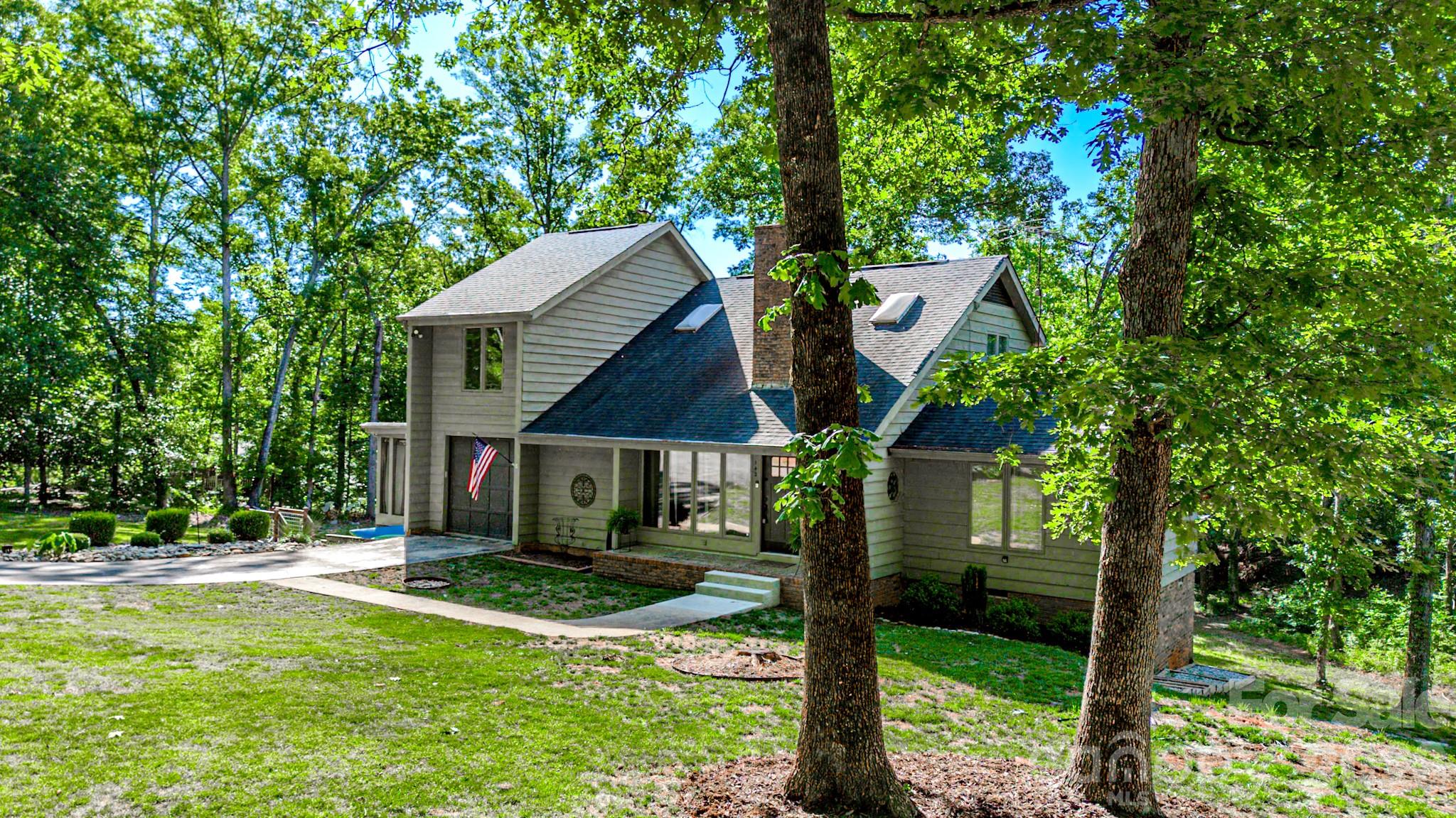 142 Padgett-Burns Road — Forest City