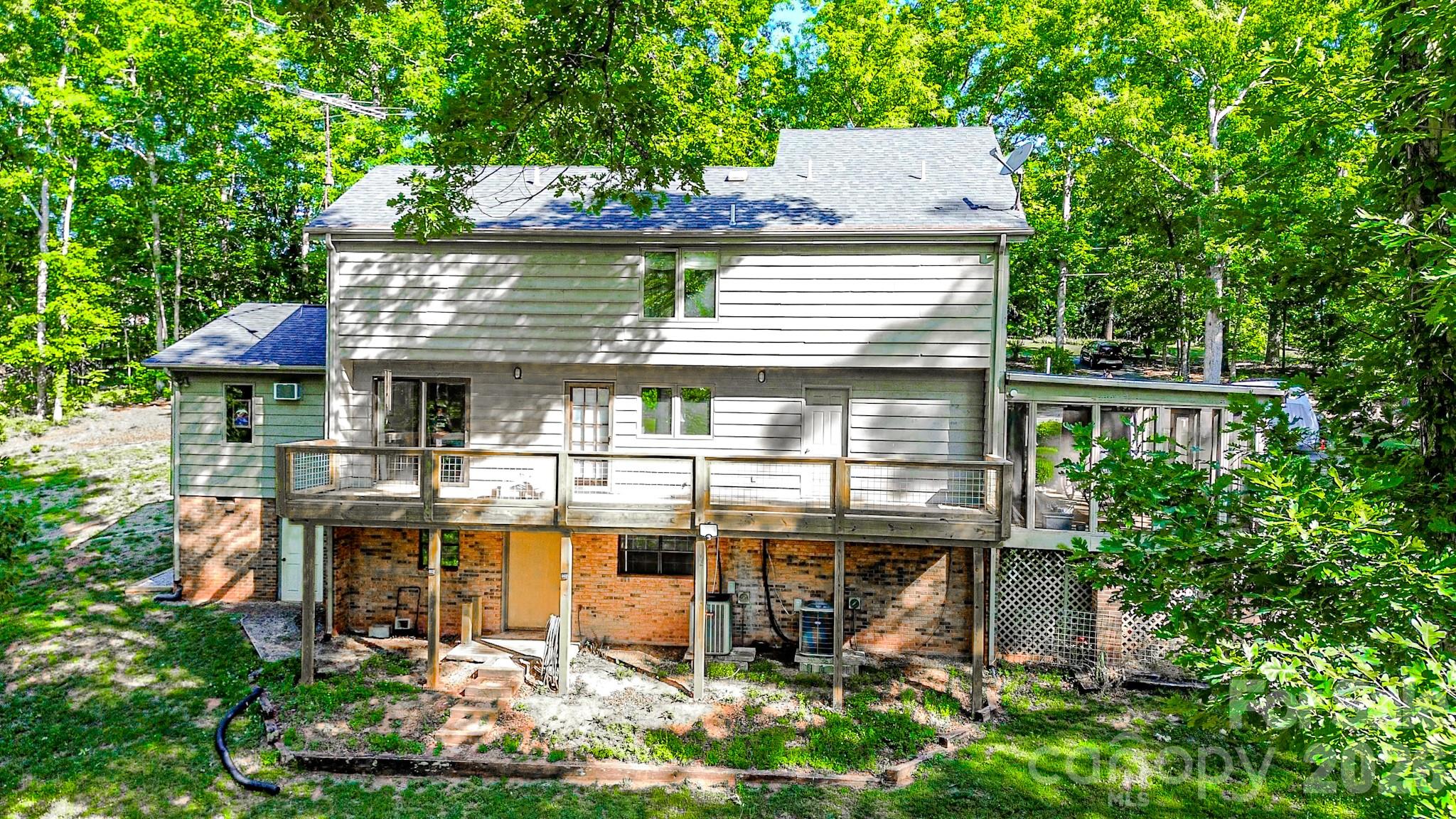 142 Padgett-Burns Road — Forest City