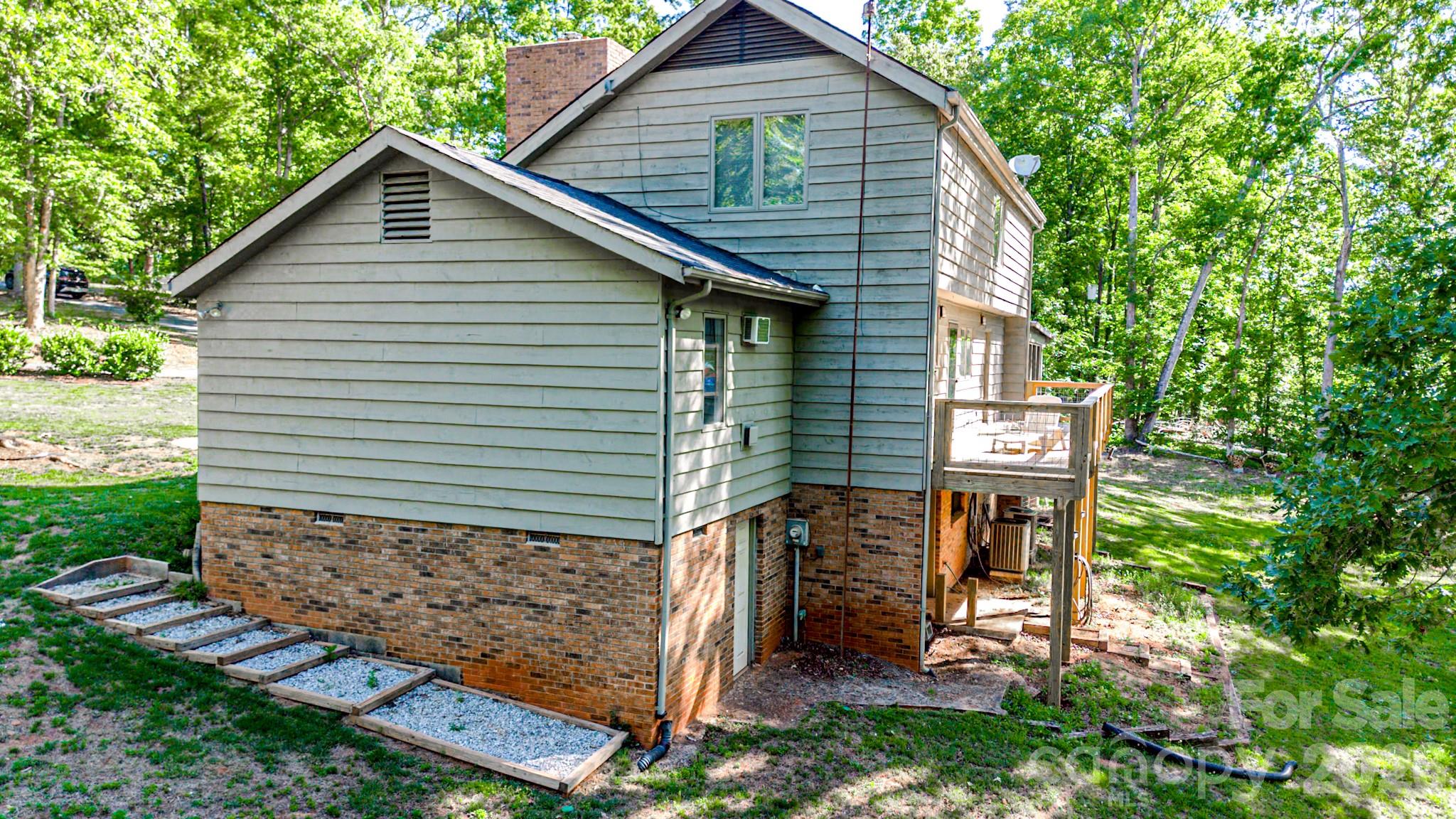 142 Padgett-Burns Road — Forest City