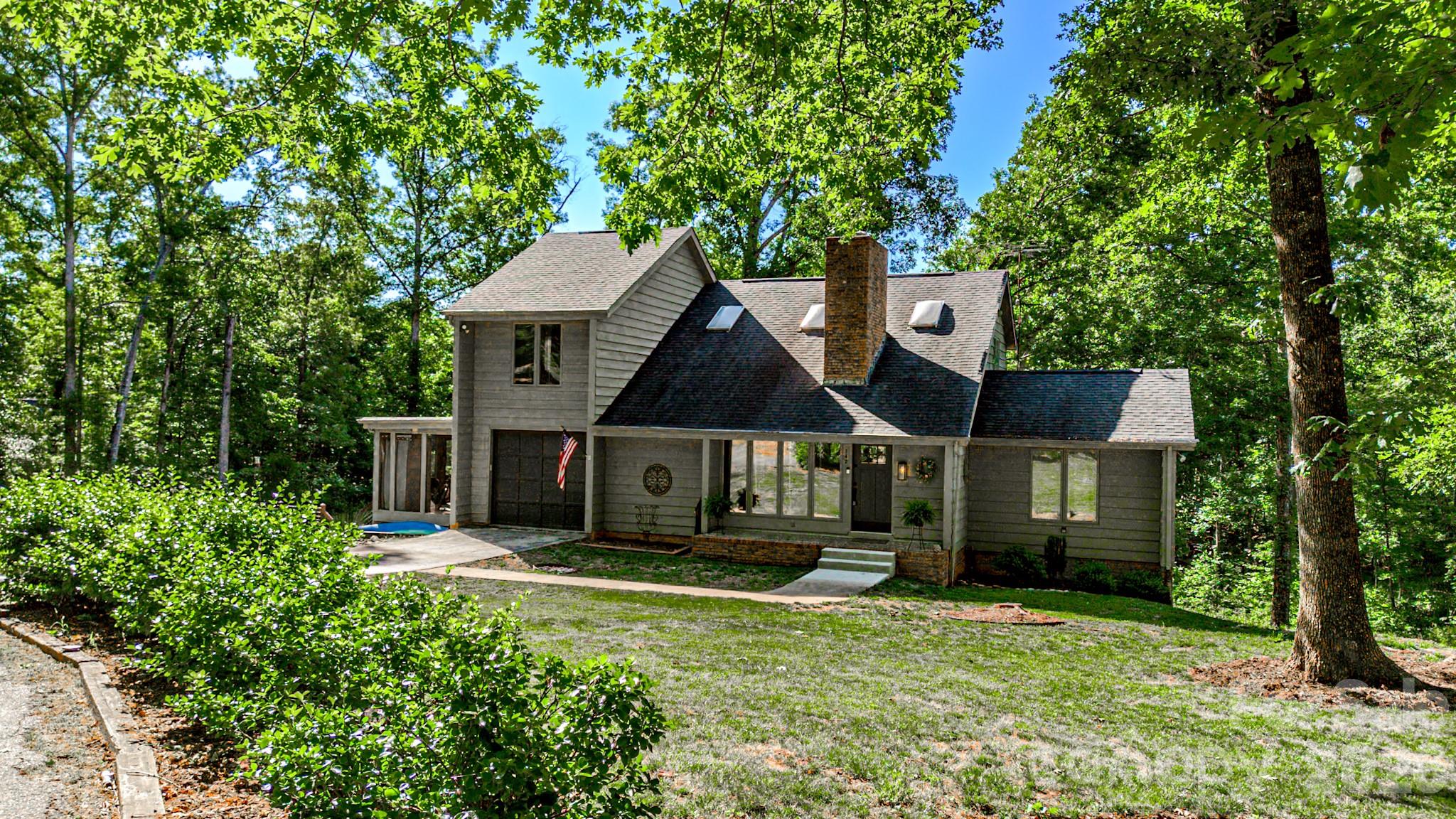 142 Padgett-Burns Road — Forest City