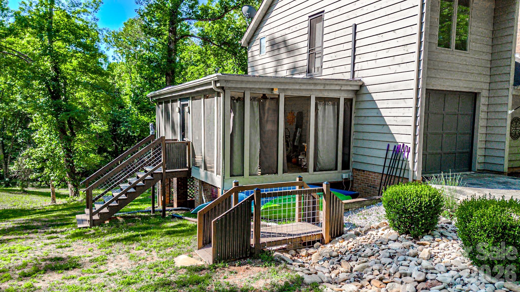 142 Padgett-Burns Road — Forest City