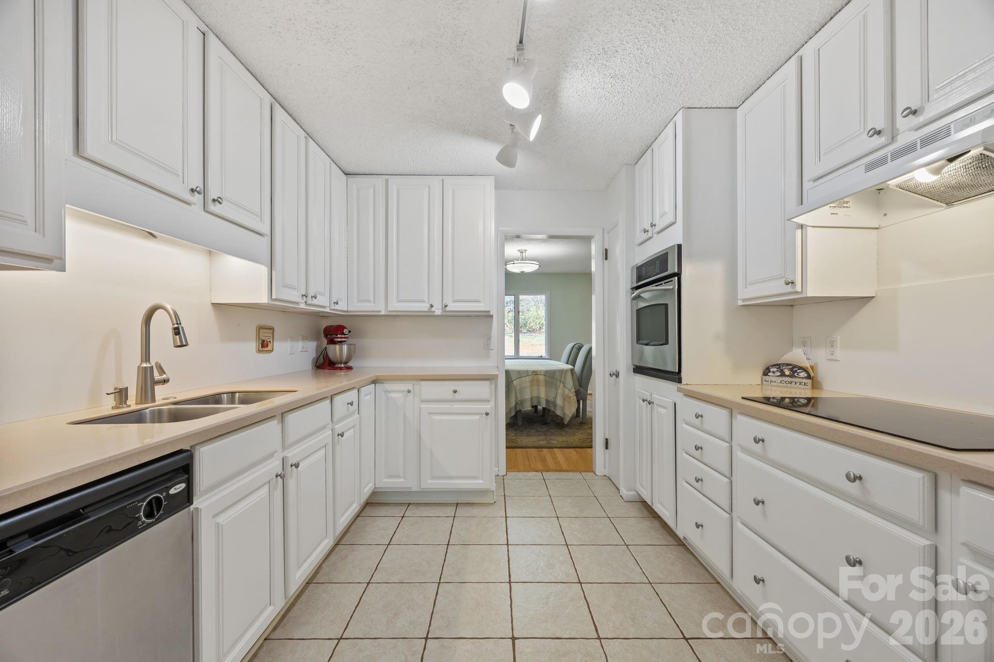 102 Crowfields Drive — Asheville