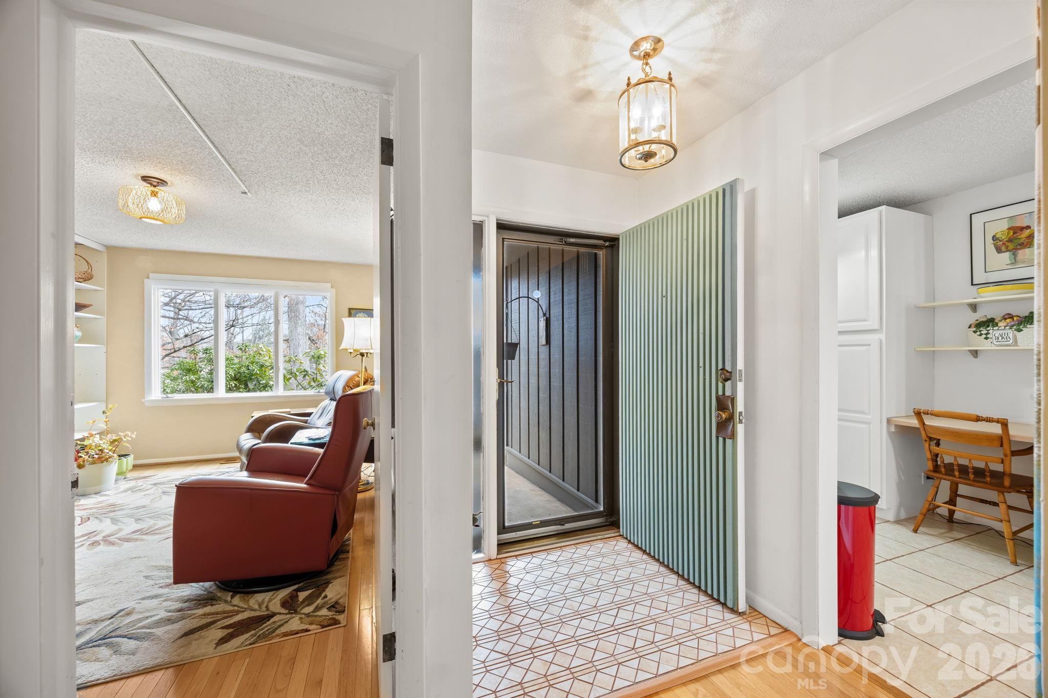 102 Crowfields Drive — Asheville