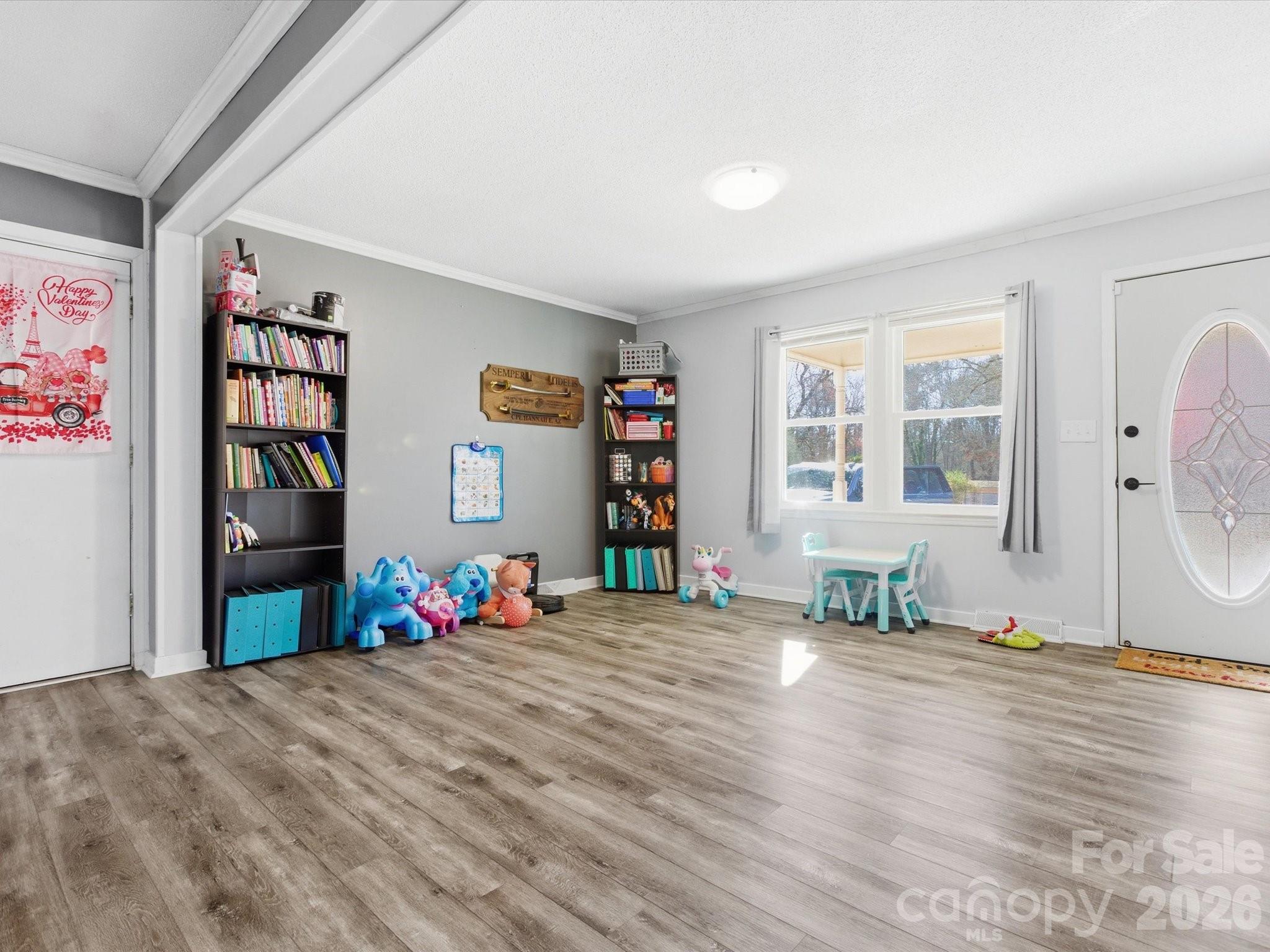 2694 Pineview Drive — Lancaster