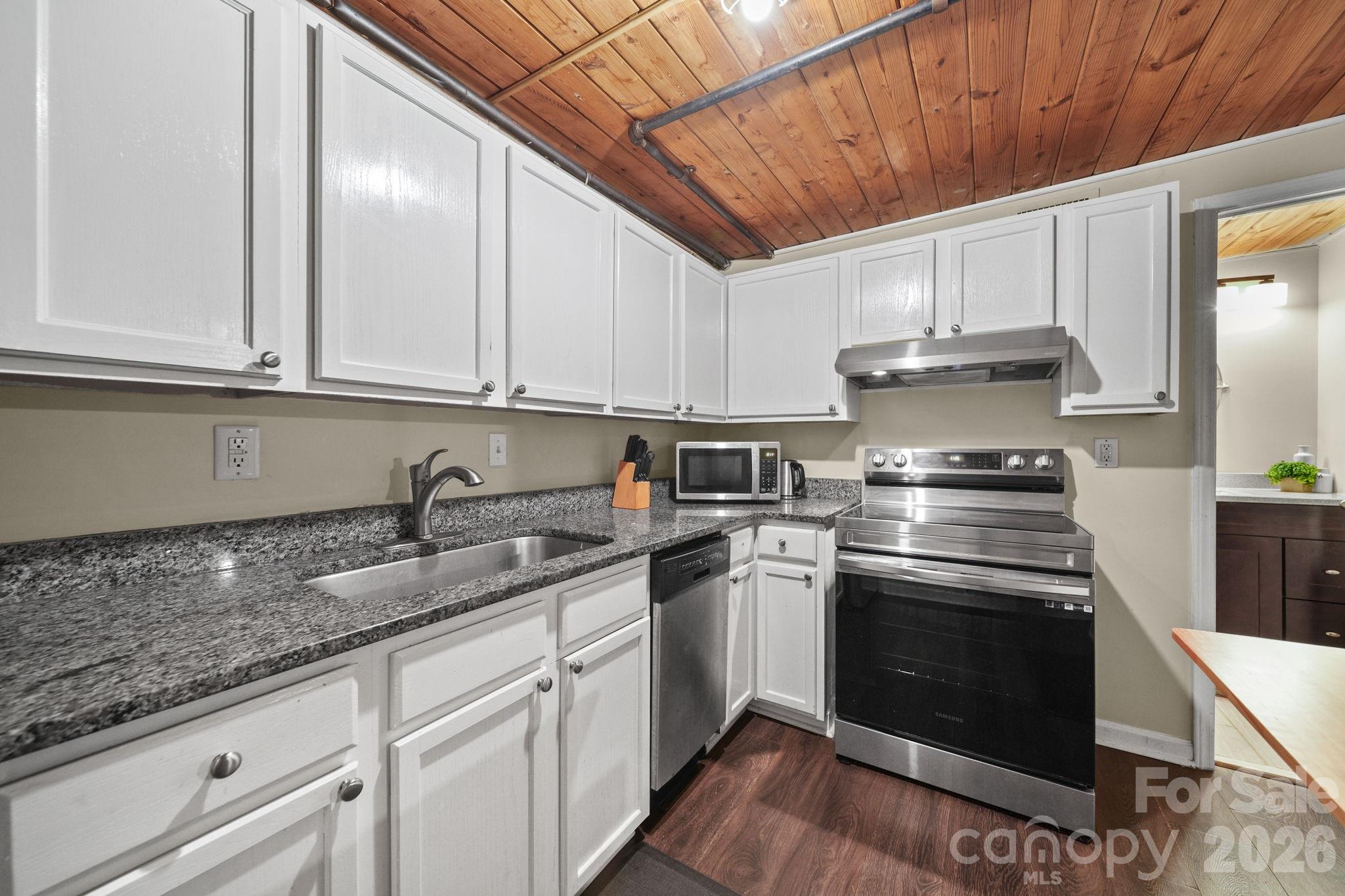 201 S Hoskins Road #129 — Charlotte