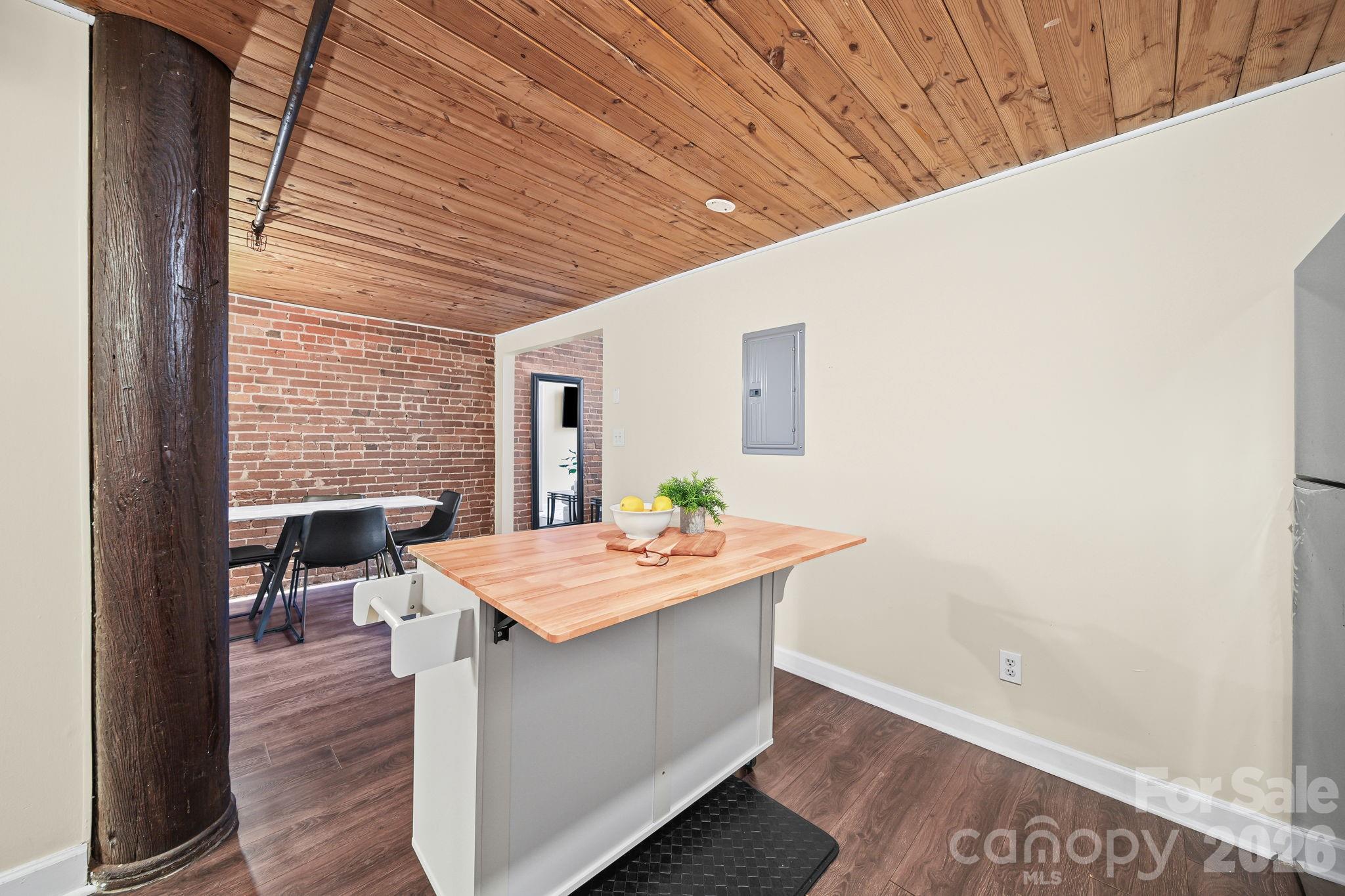 201 S Hoskins Road #129 — Charlotte