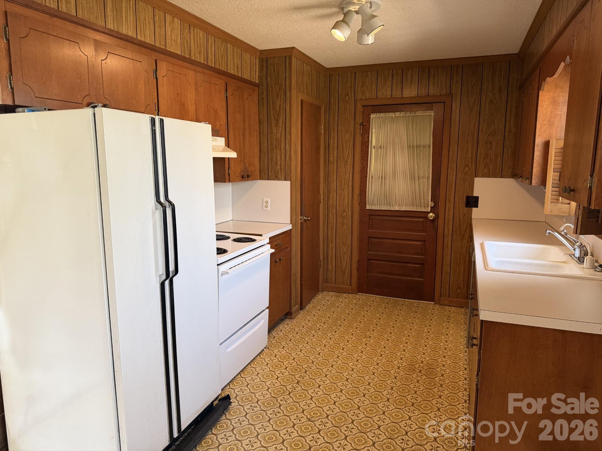 2033 Sprucewood Street — Albemarle