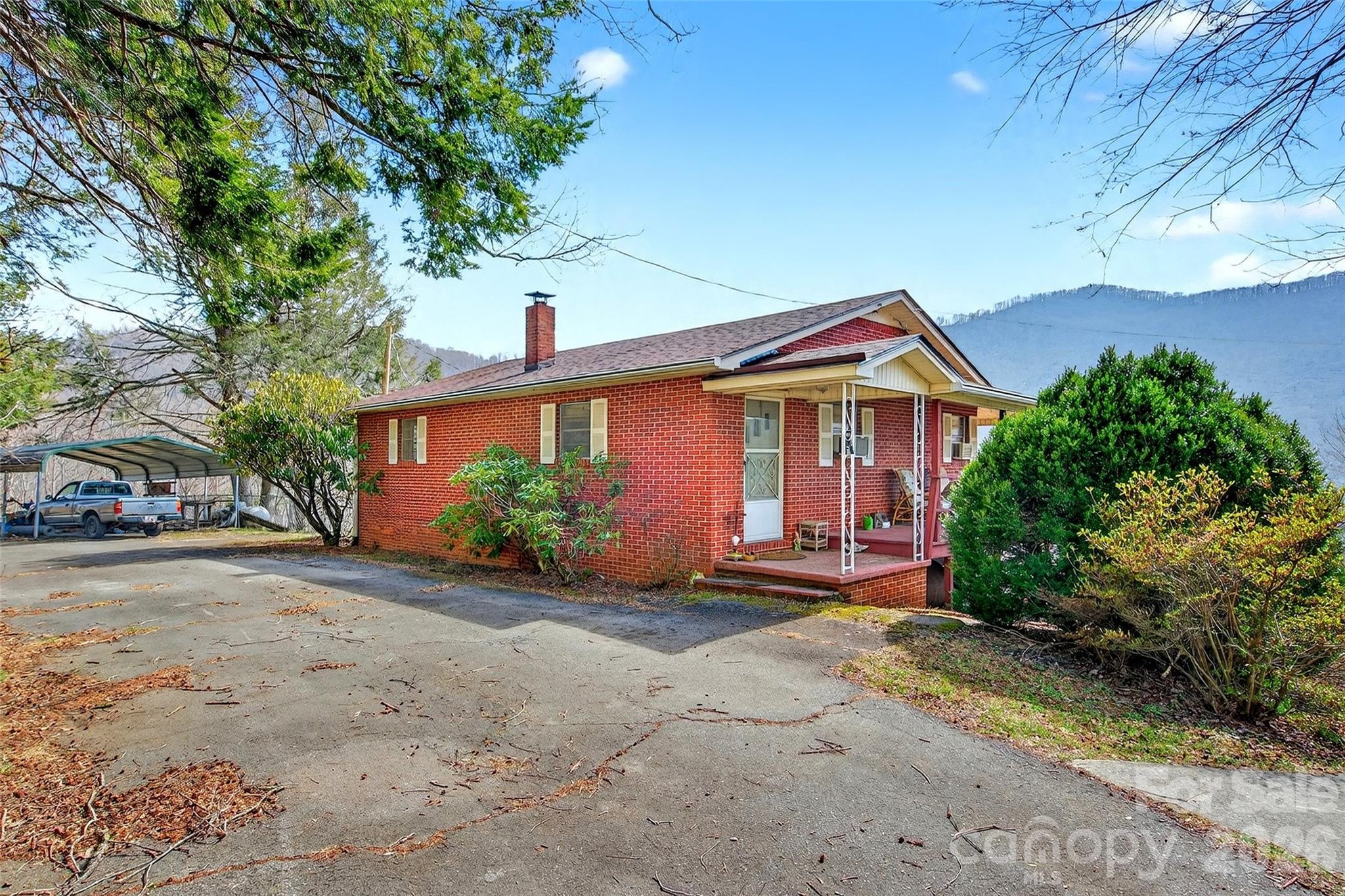 1306 Fork Mountain Road — Bakersville