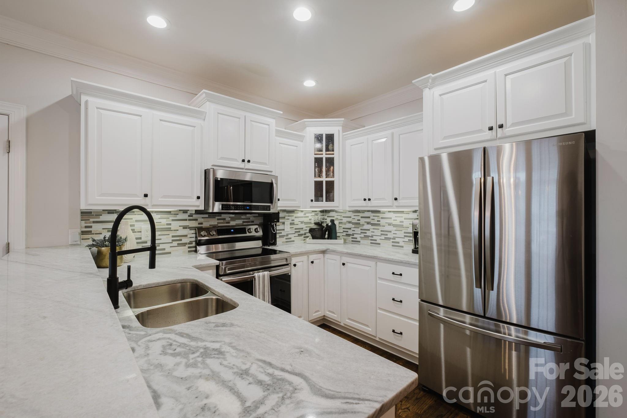 2711 Clemson Avenue — Charlotte