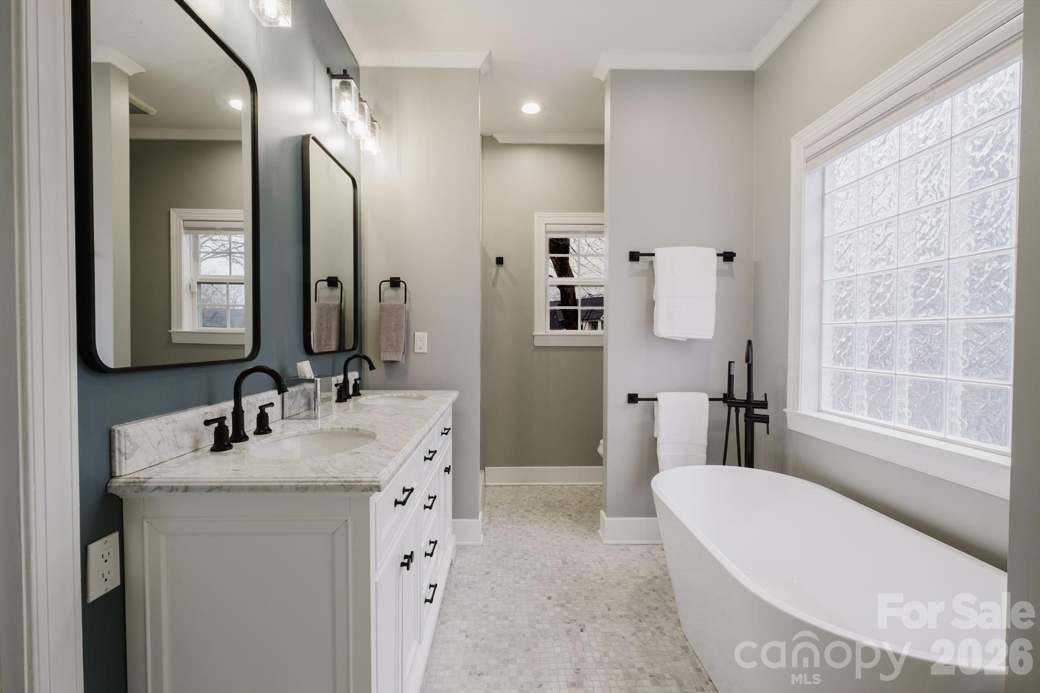 2711 Clemson Avenue — Charlotte
