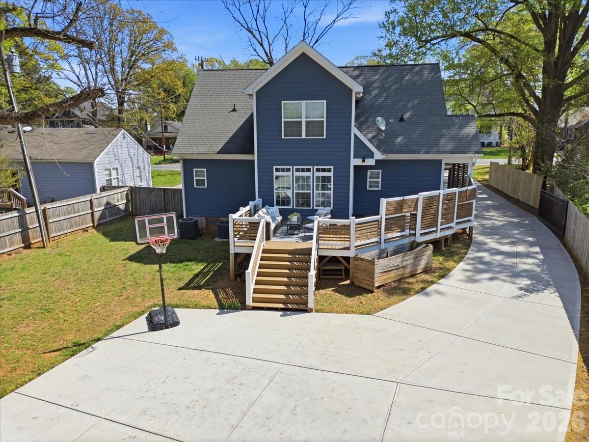 2711 Clemson Avenue — Charlotte
