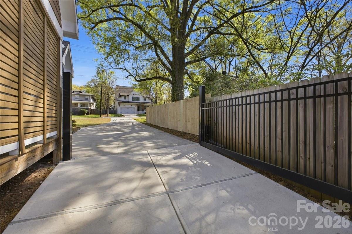 2711 Clemson Avenue — Charlotte